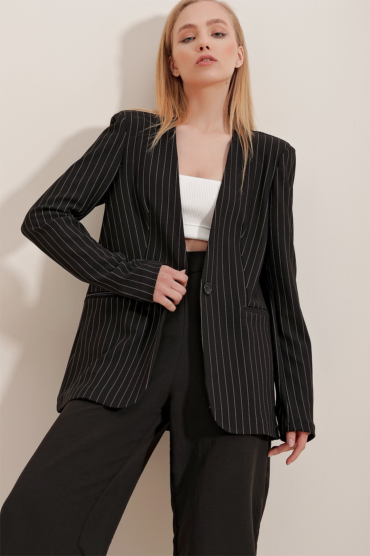 Çizgili Astarlı Vatkalı Blazer Ceket - Siyah