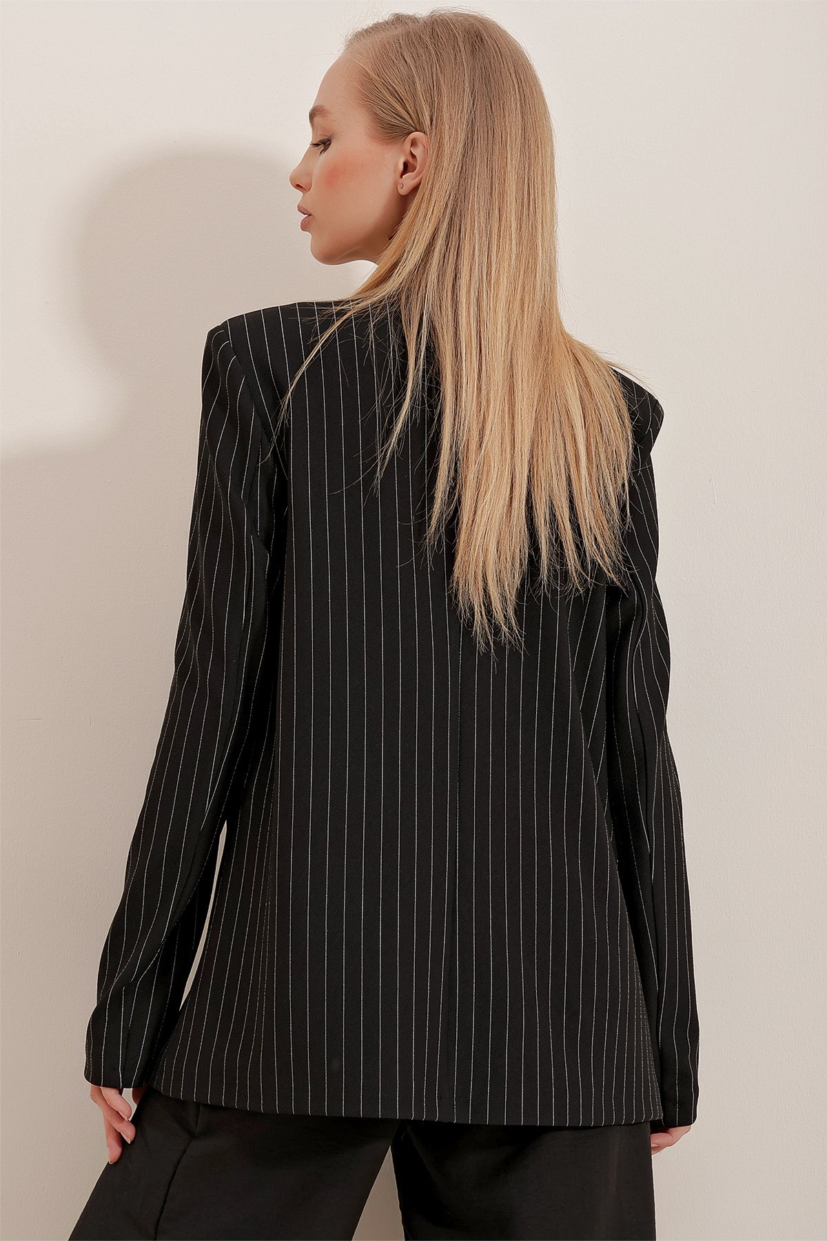 Çizgili Astarlı Vatkalı Blazer Ceket - Siyah