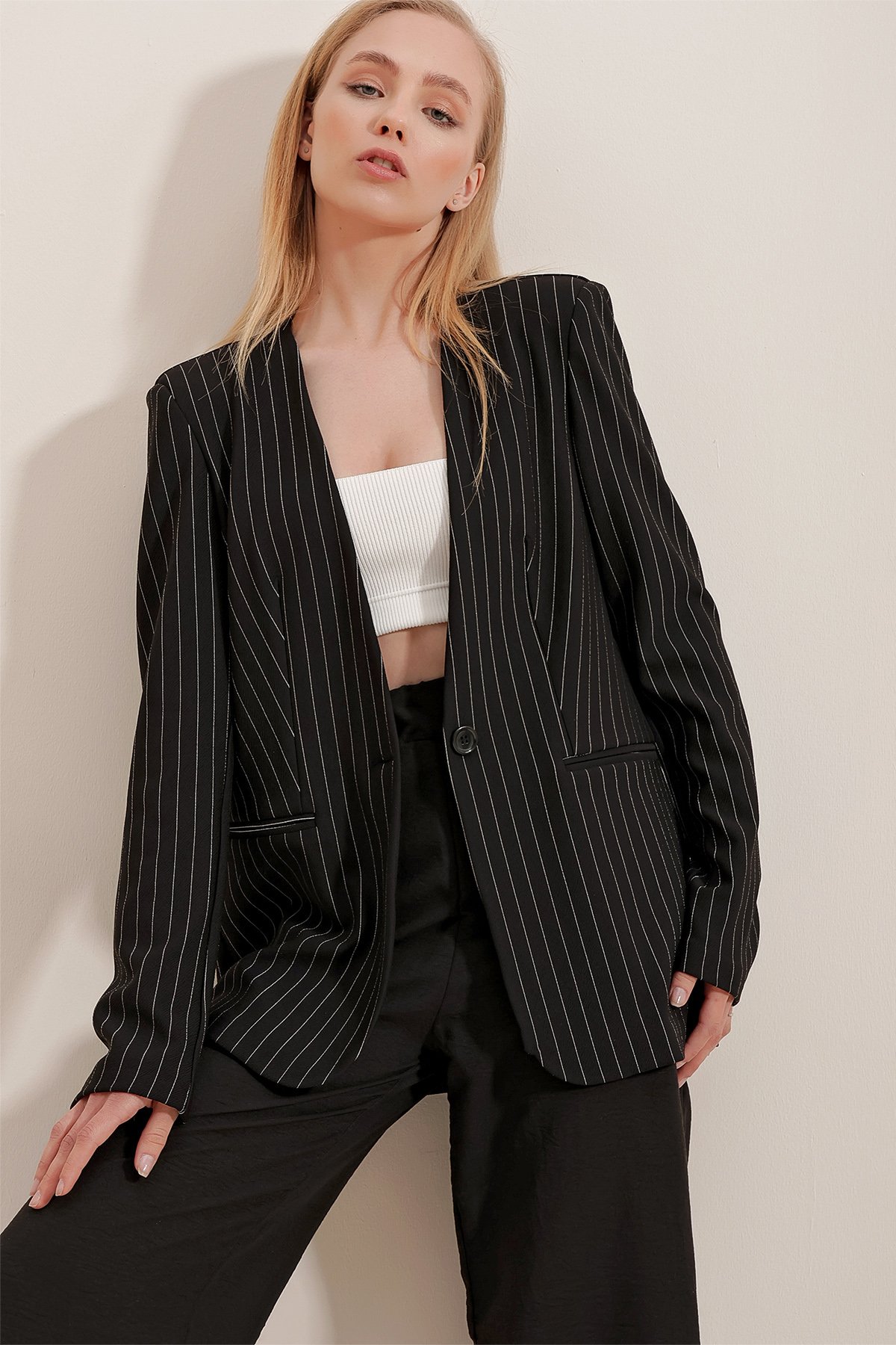 Çizgili Astarlı Vatkalı Blazer Ceket - Siyah
