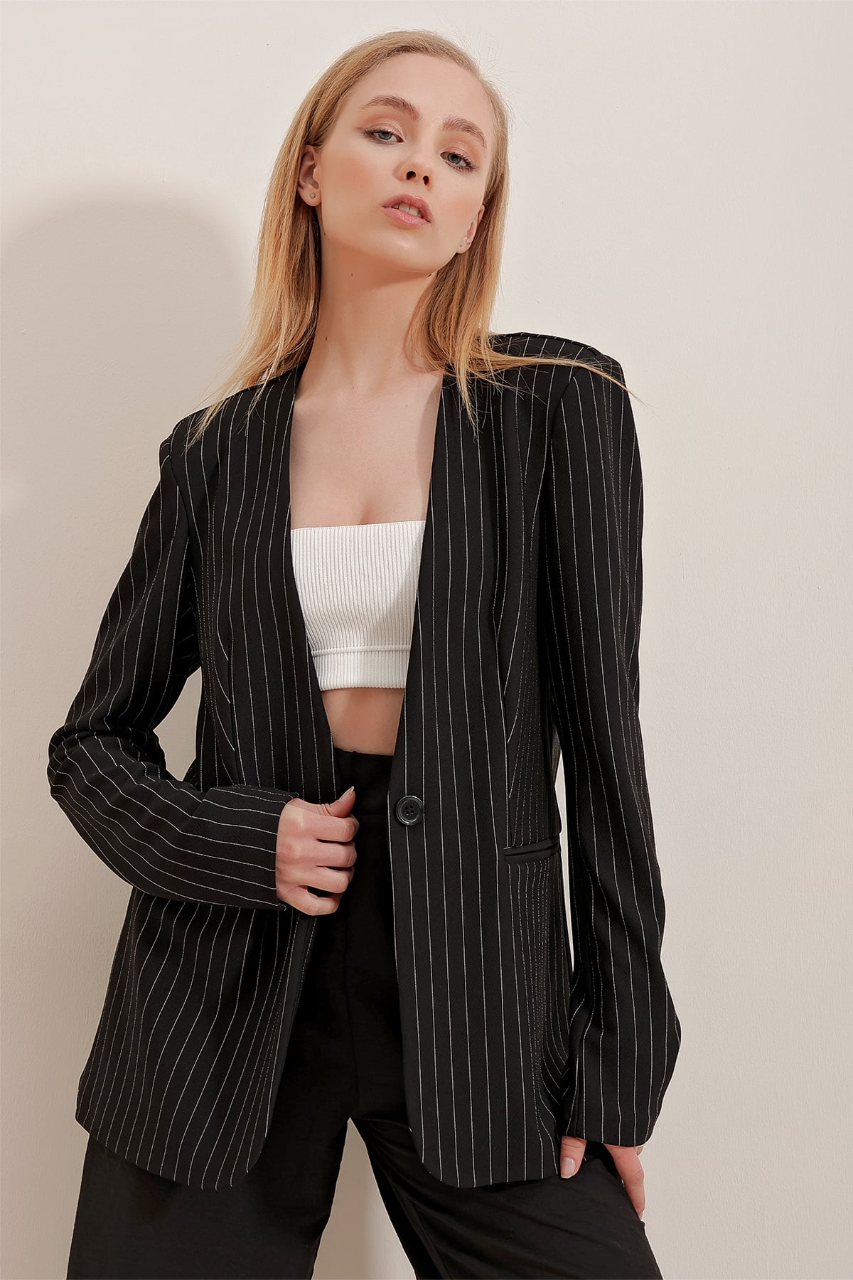 Çizgili Astarlı Vatkalı Blazer Ceket - Siyah