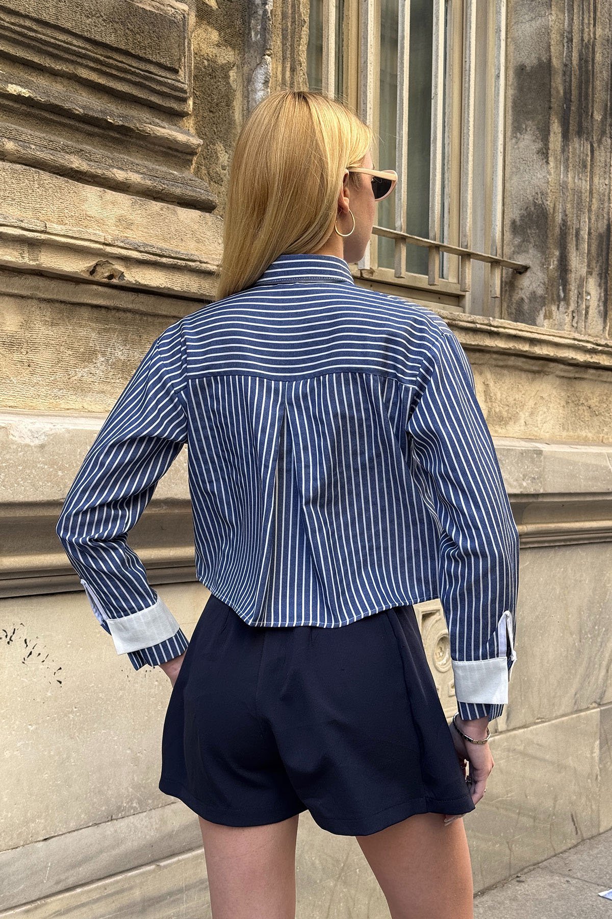 Çizgili Oversize Uzun Kollu Düğmeli Manşet Crop Gömlek - LACİVERT