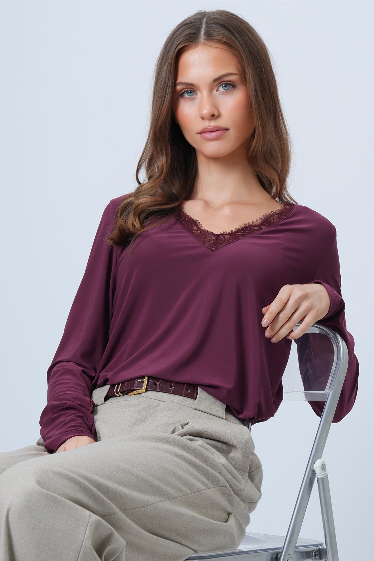 Dantel Detaylı Derin V Yaka Bluz - BORDO