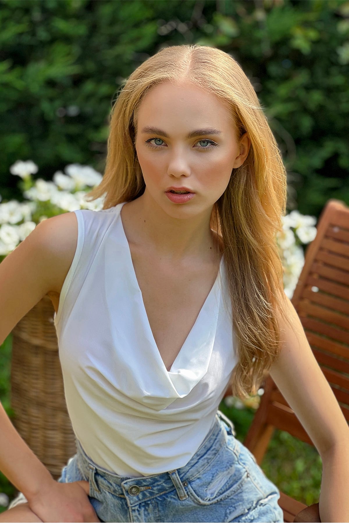 Degaje Yaka Kolsuz Sandy Crop Bluz - Beyaz