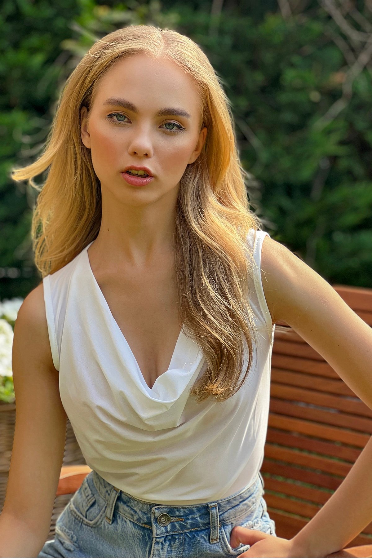 Degaje Yaka Kolsuz Sandy Crop Bluz - Beyaz