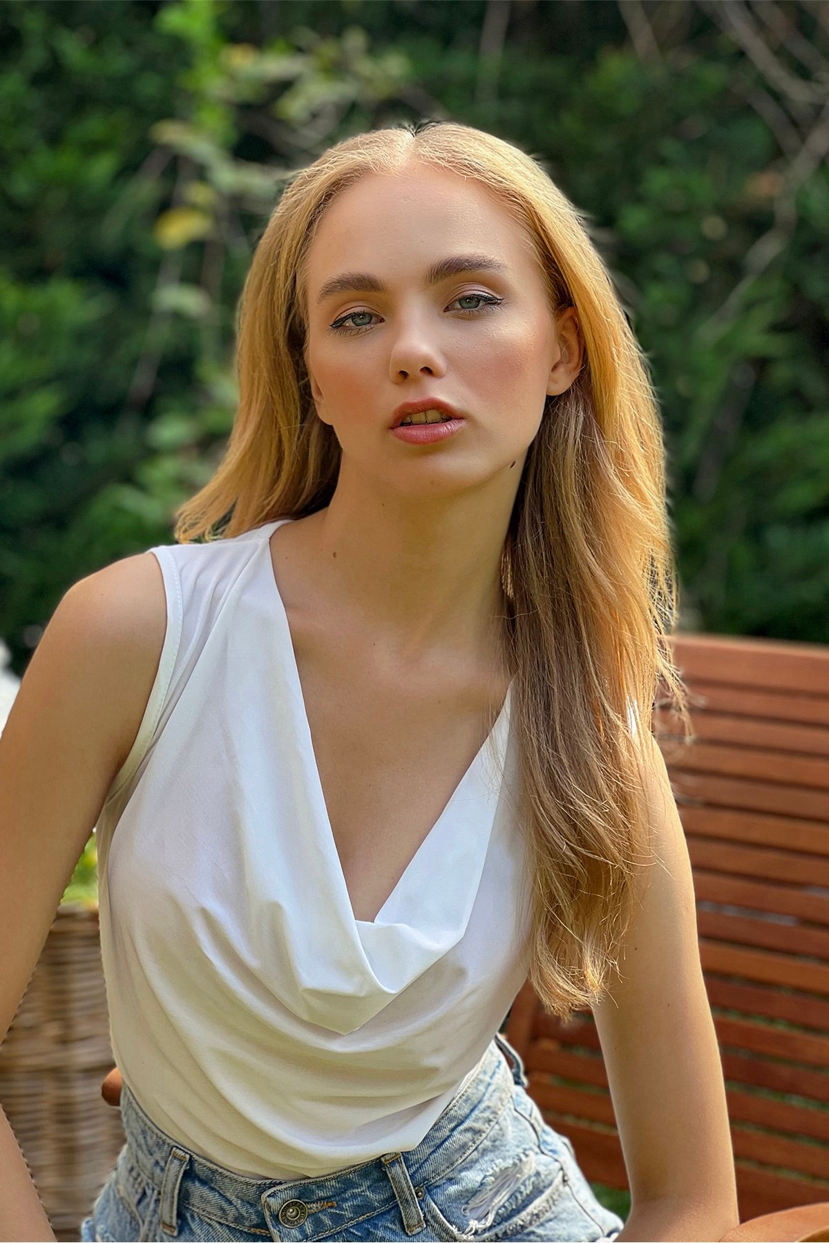Degaje Yaka Kolsuz Sandy Crop Bluz - Beyaz