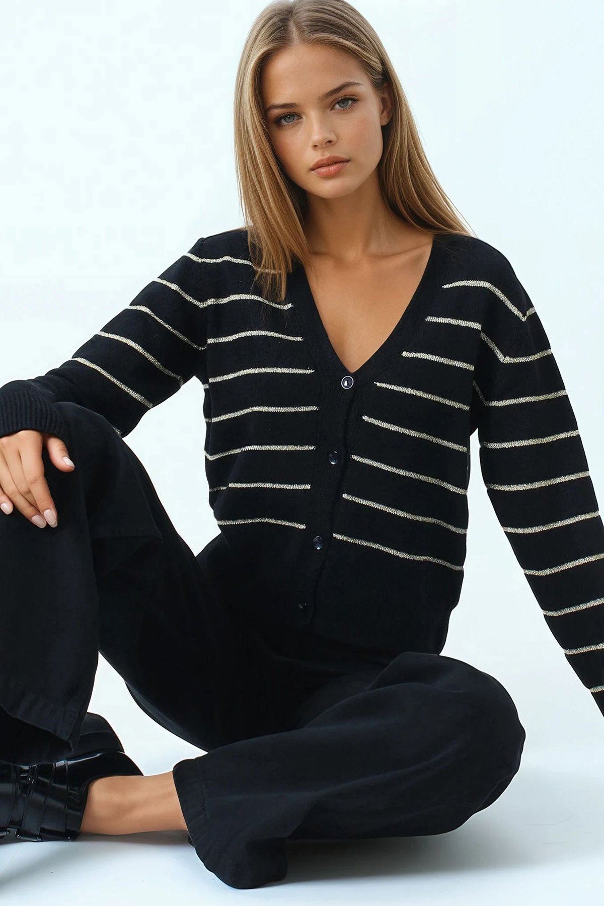 Derin V Yak Dümeli Çizgili Triko Hırka - SİYAH