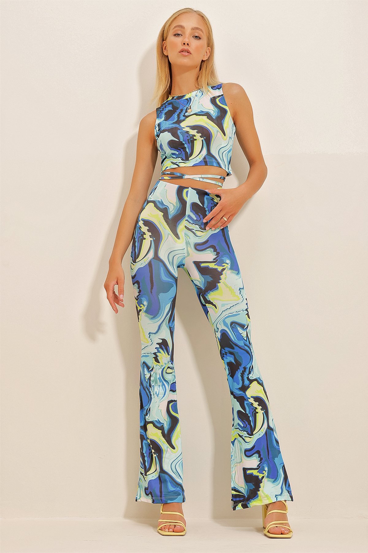 Desenli Crop Bluz Ve Yırtmaçlı Pantolon - Mavi Yeşil