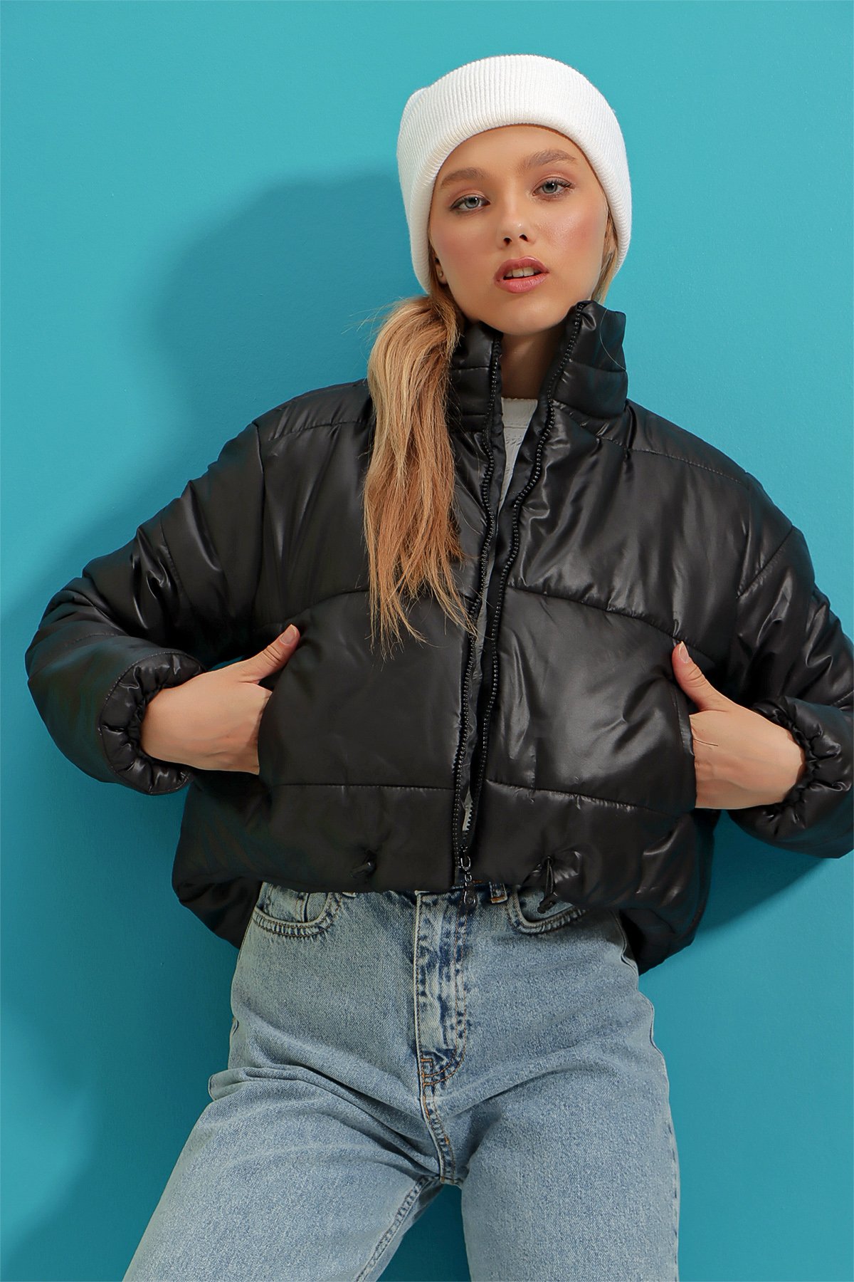 Dik Yaka Çift Cepli Beli Lastikli Şişme Puffer Mont - Siyah