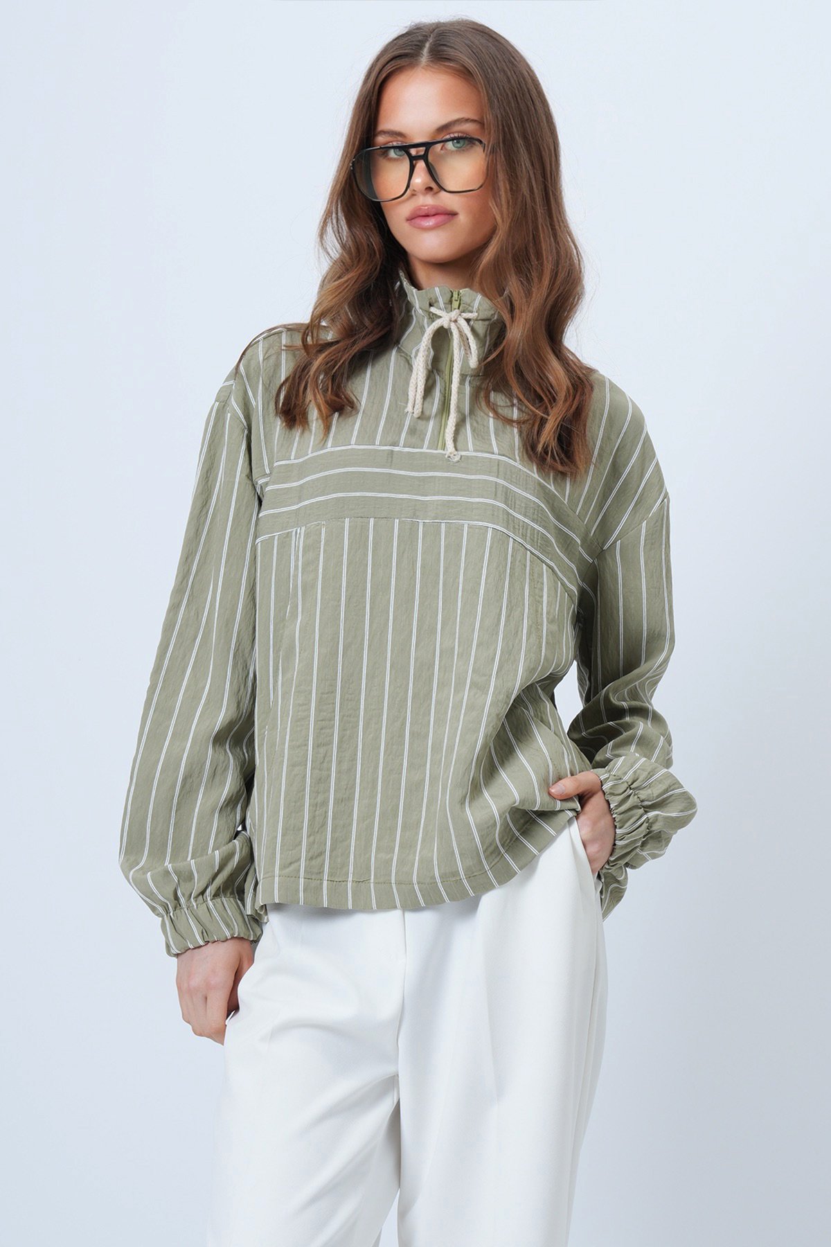 Dik Yaka Çizgili Cepli Dokuma Sweatshirt - HAKİ