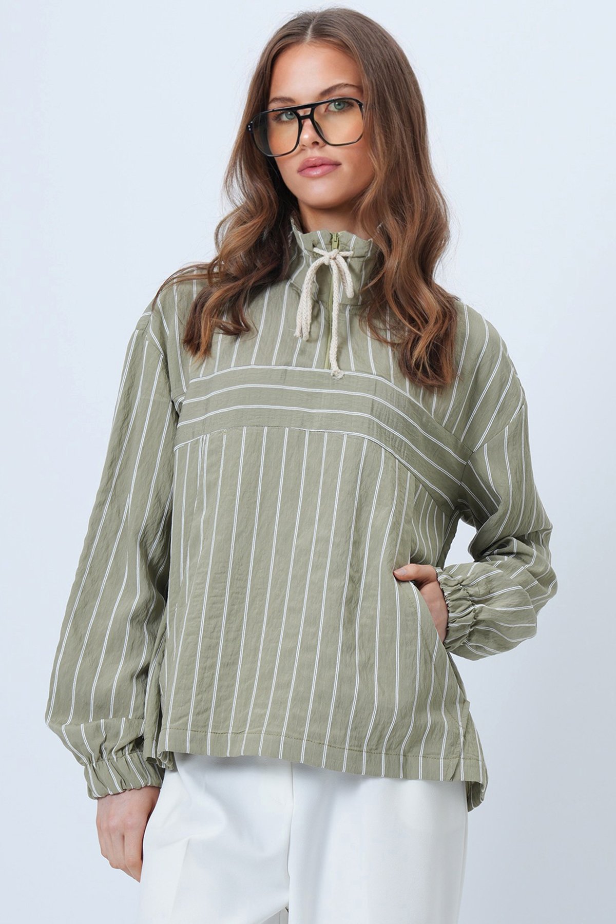 Dik Yaka Çizgili Cepli Dokuma Sweatshirt - HAKİ