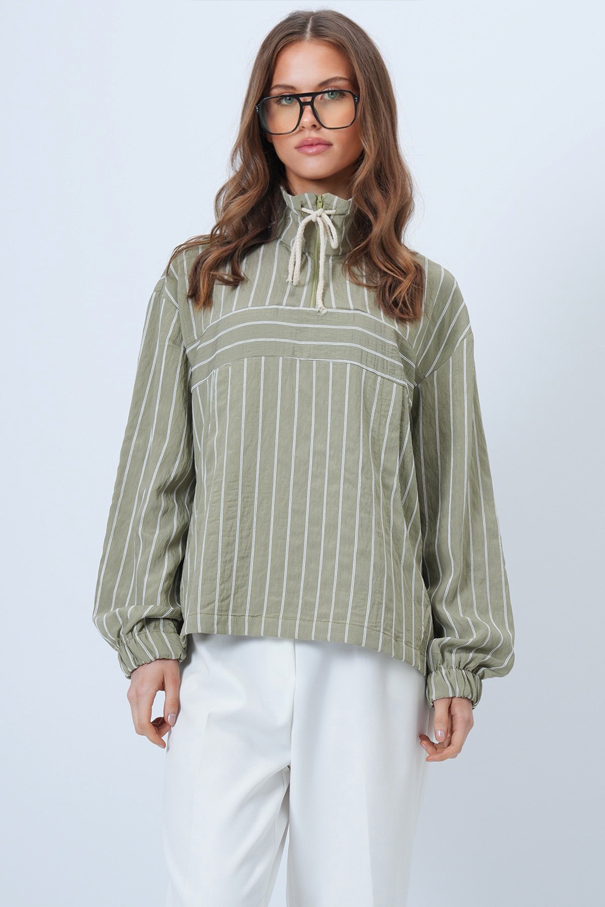 Dik Yaka Çizgili Cepli Dokuma Sweatshirt - HAKİ