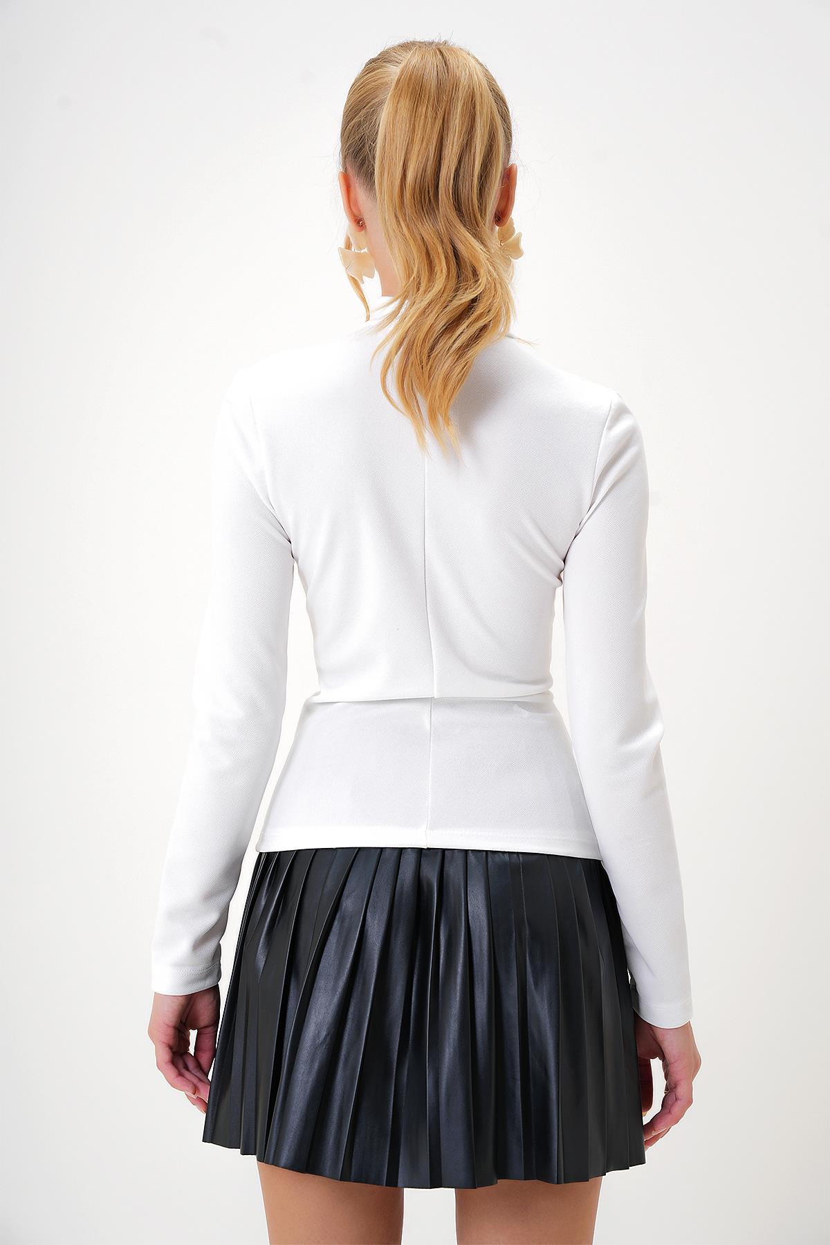 DİK YAKA CUT OUT FİLE DETAYLI ÖRME CREP BLUZ - Beyaz