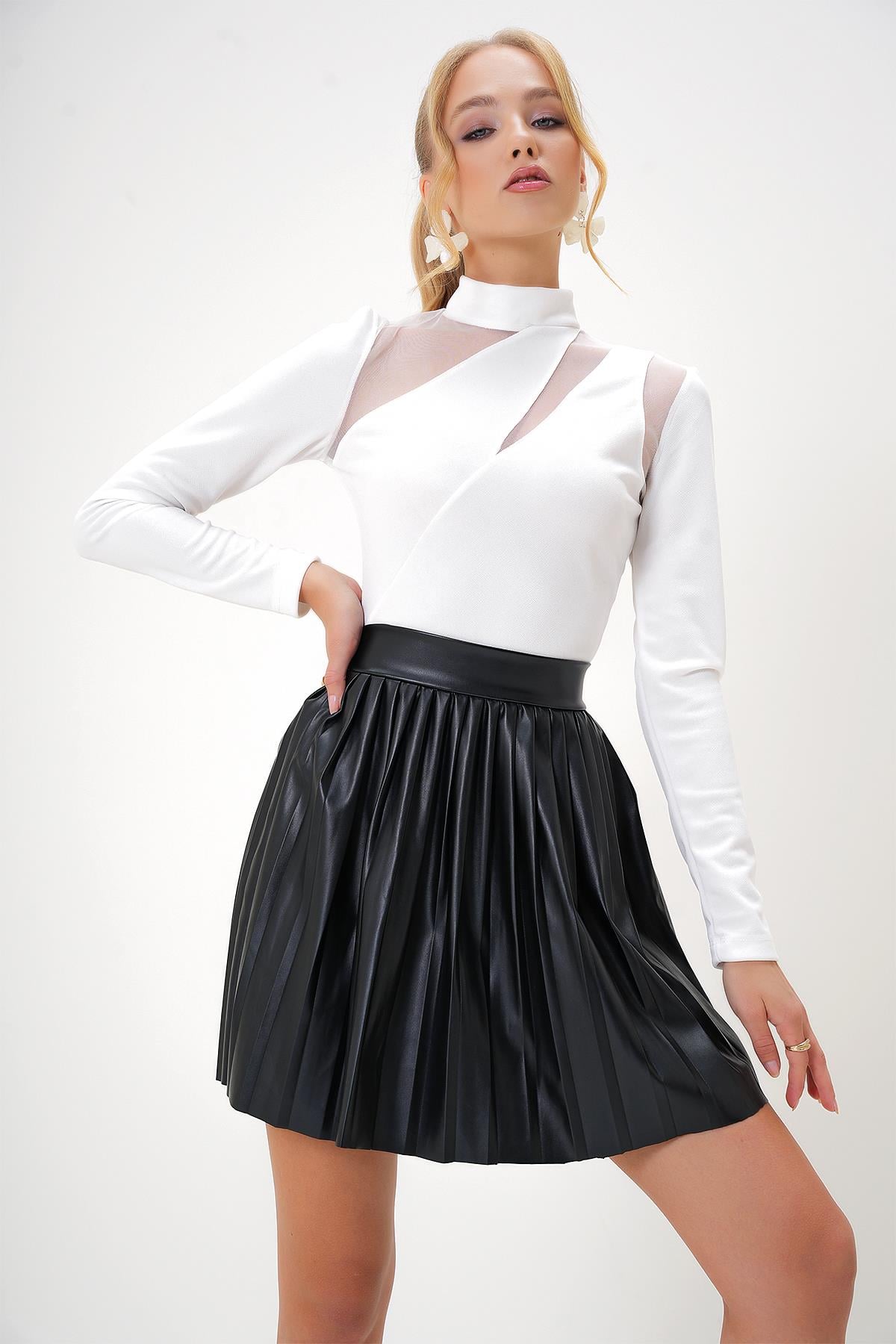 DİK YAKA CUT OUT FİLE DETAYLI ÖRME CREP BLUZ - Beyaz