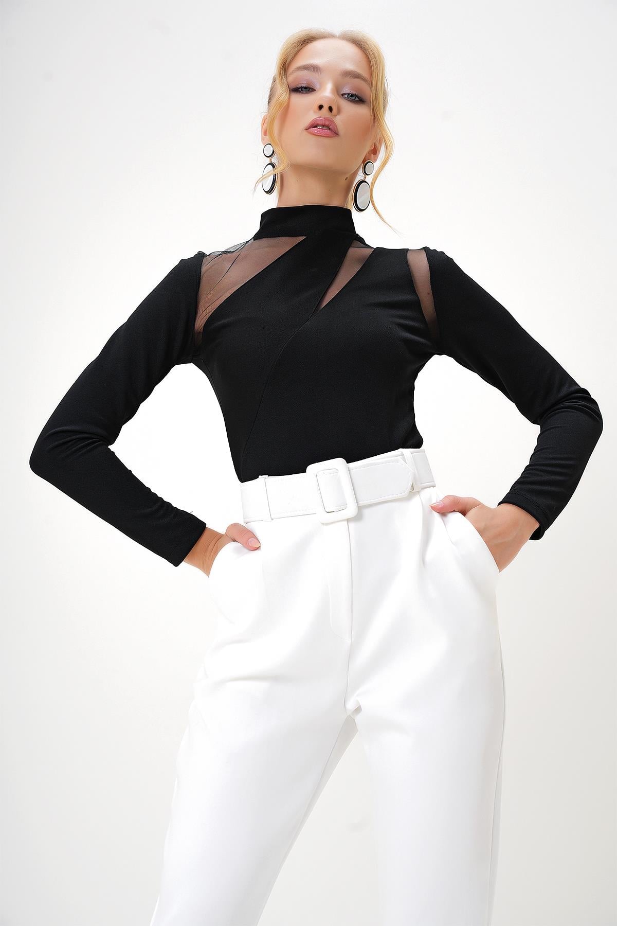 DİK YAKA CUT OUT FİLE DETAYLI ÖRME CREP BLUZ - Siyah