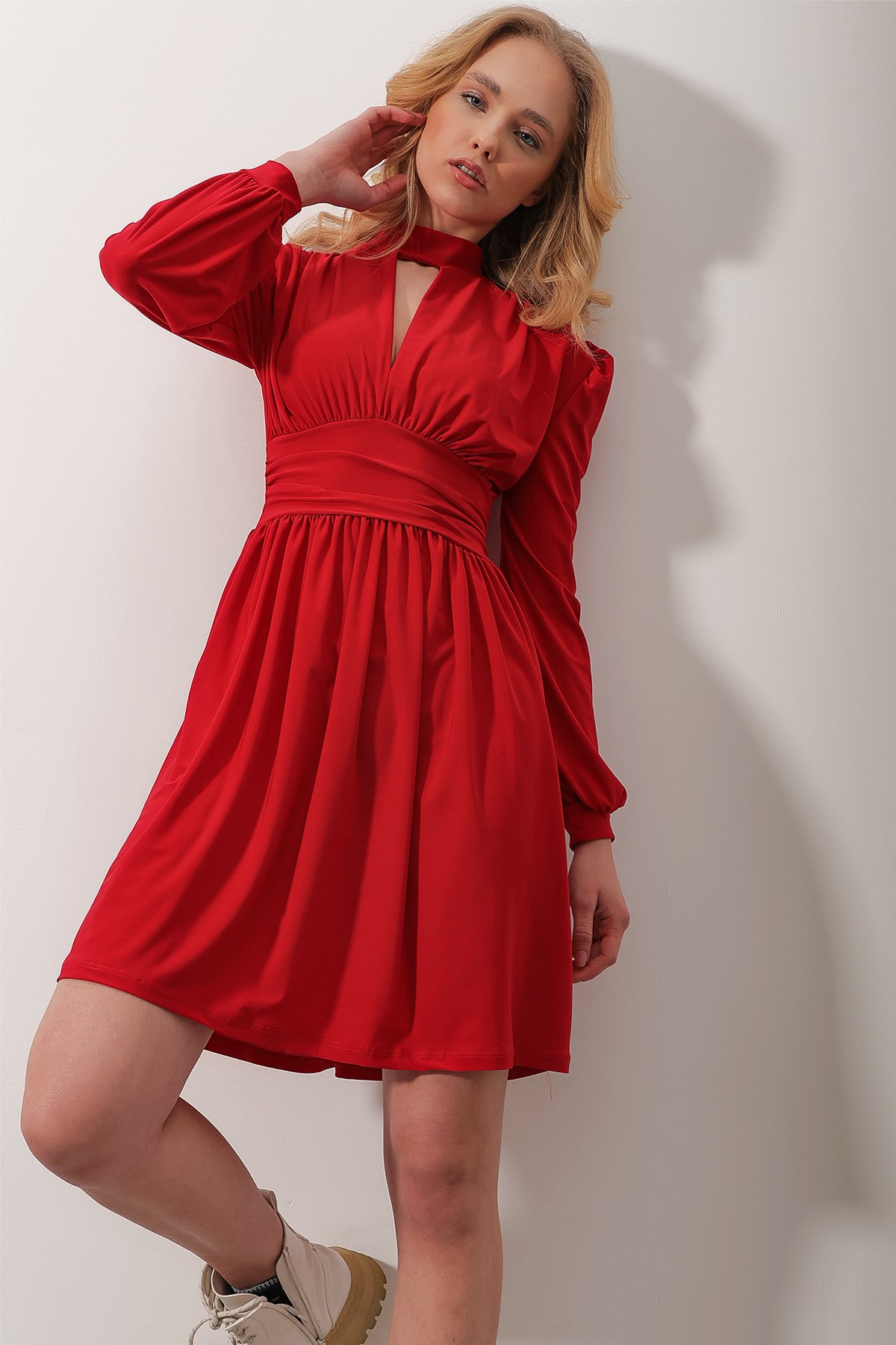 Dik Yaka Cut Out Kloş Sandy Elbise - Kırmızı