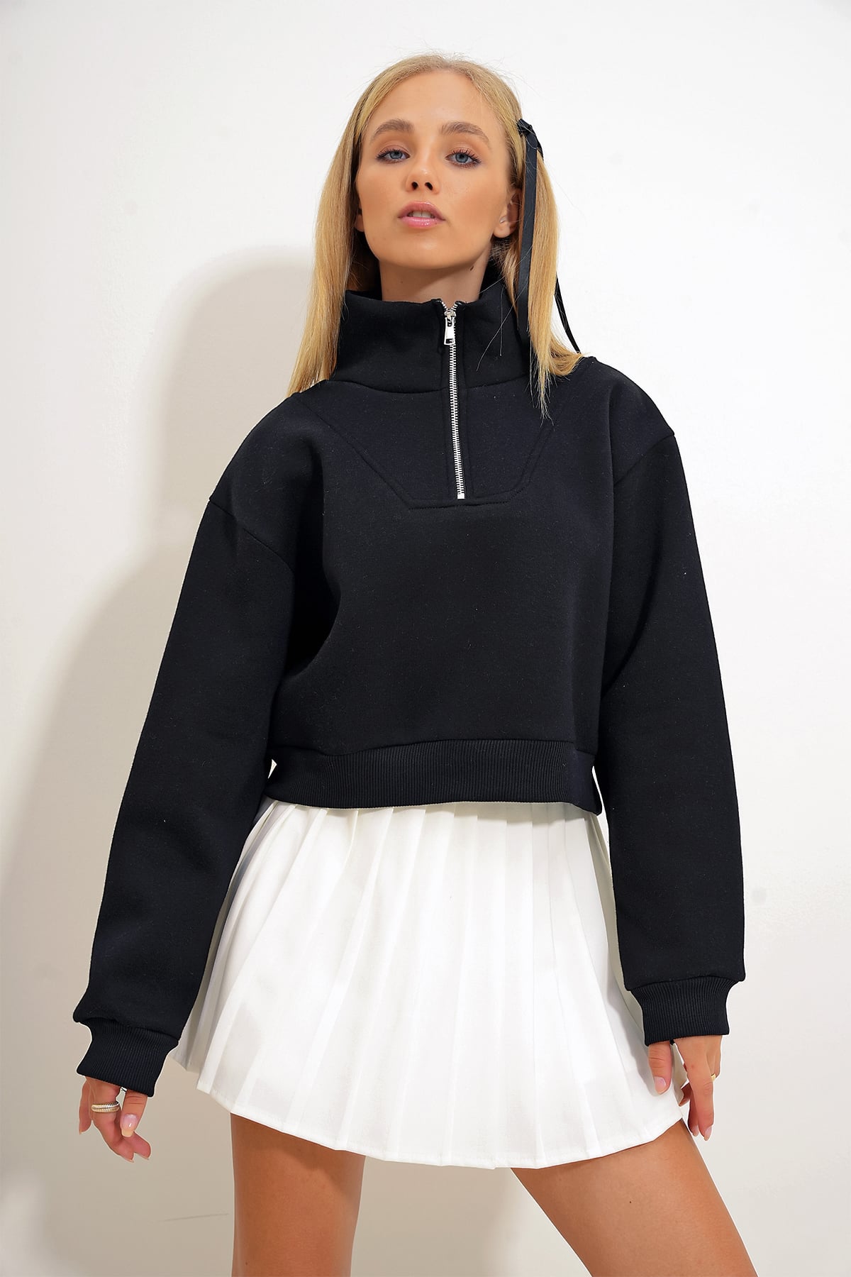 Dik Yaka Fermuarlı Sweatshirt - Siyah