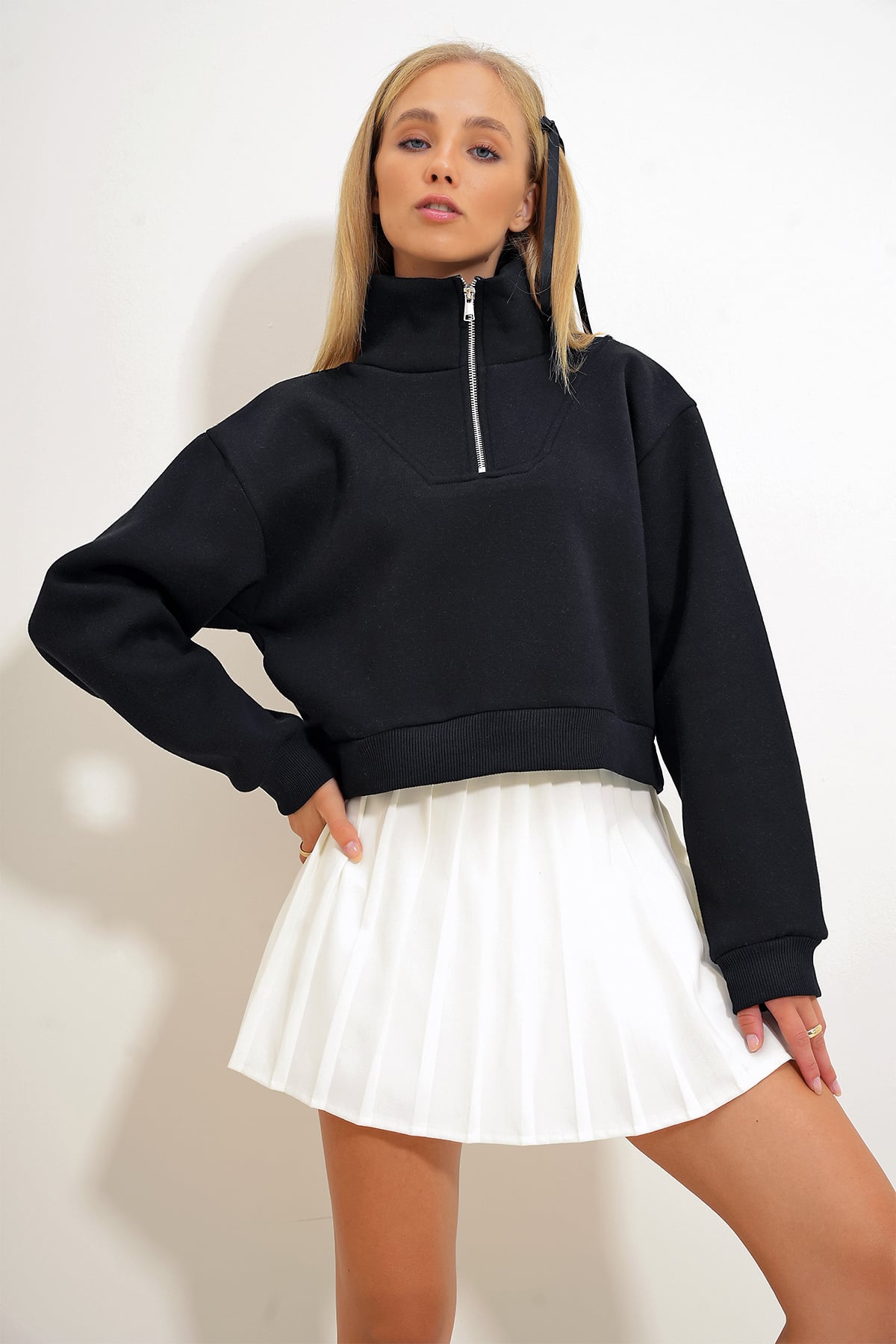 Dik Yaka Fermuarlı Sweatshirt - Siyah
