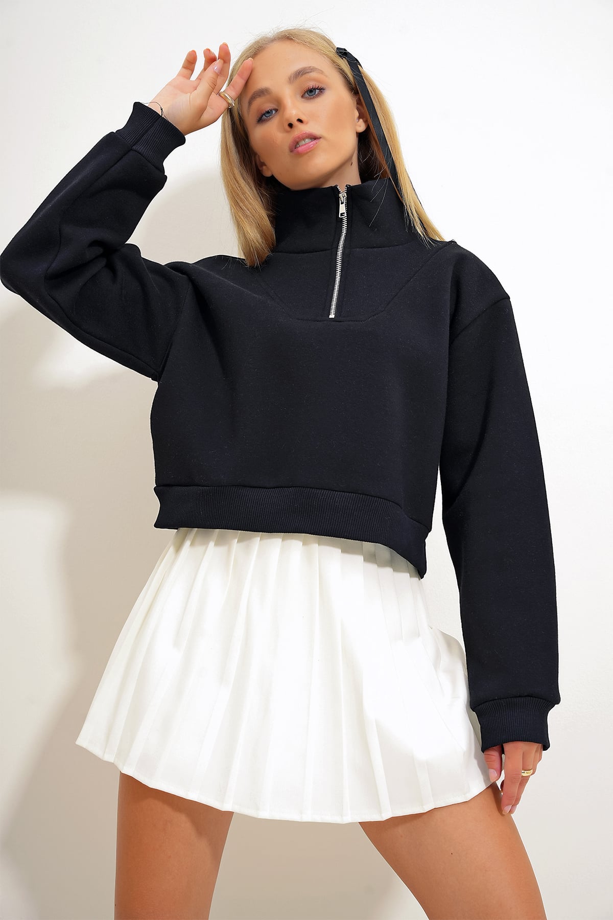 Dik Yaka Fermuarlı Sweatshirt - Siyah