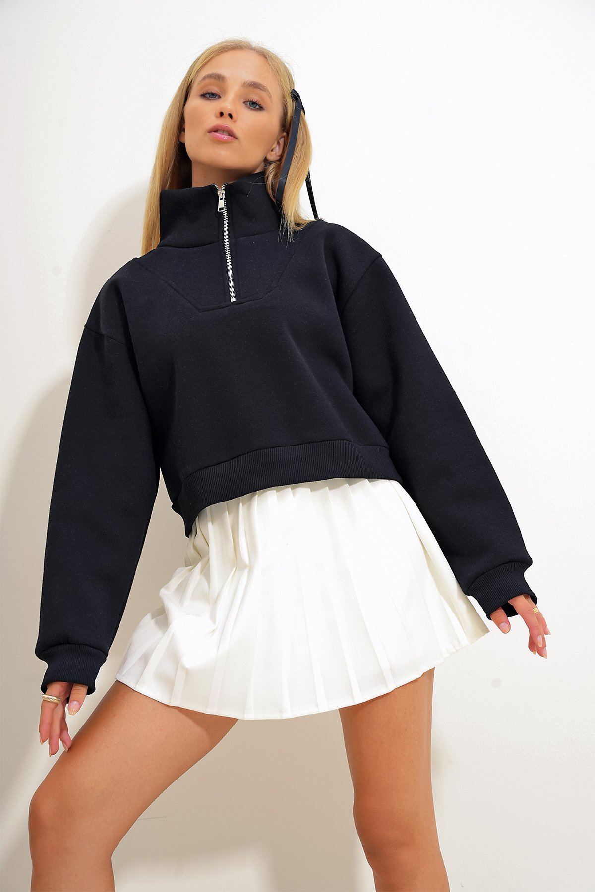 Dik Yaka Fermuarlı Sweatshirt - Siyah
