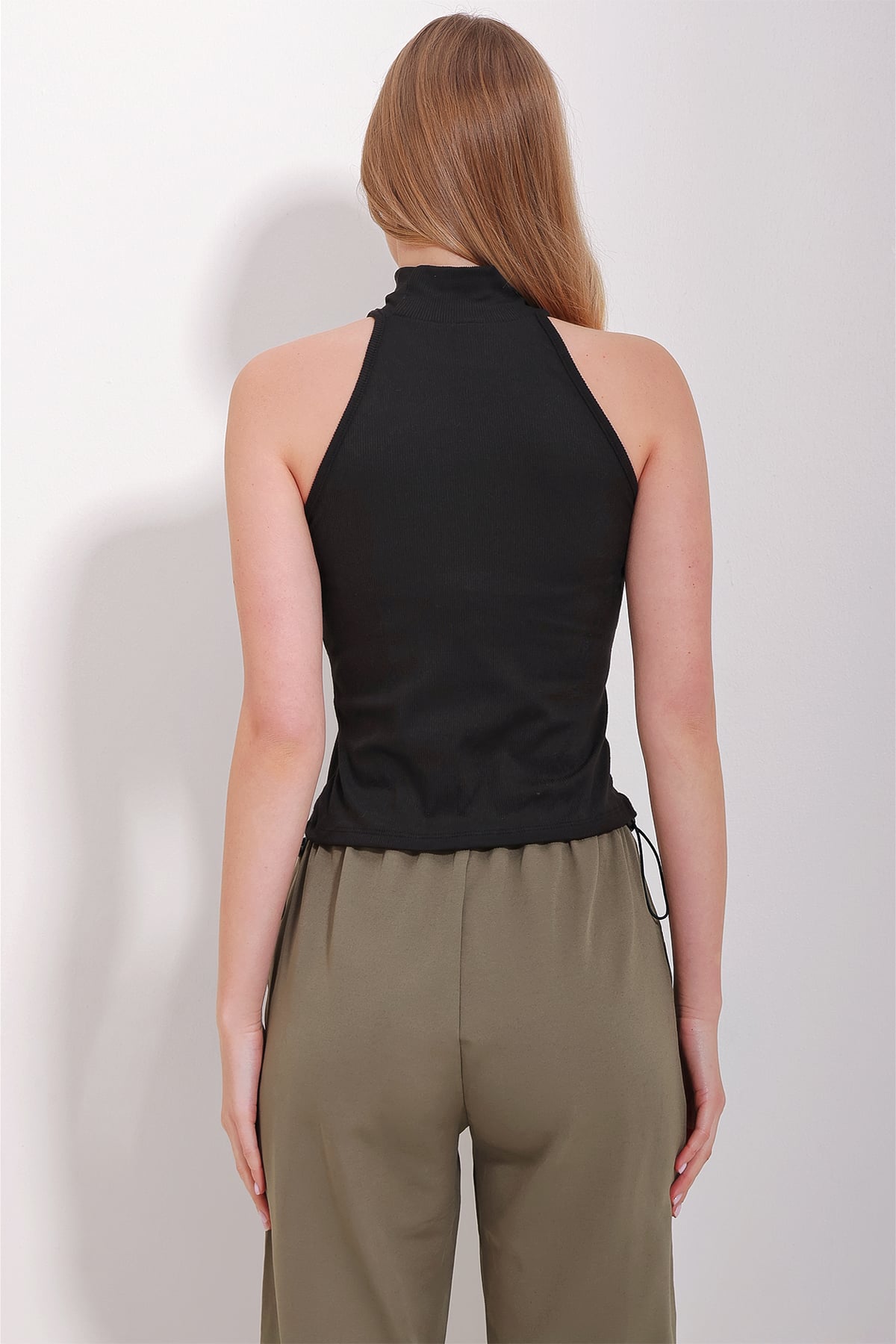 Dik Yaka Halter Kollu Kaşkorse Bluz - Siyah