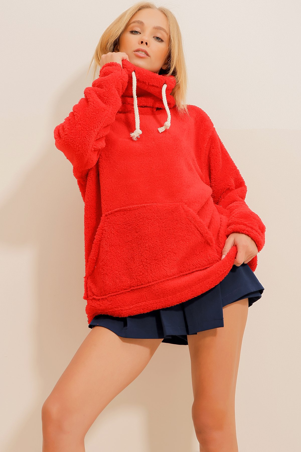Dik Yaka Kanguru Cepli Peluş Sweatshirt - Kırmızı