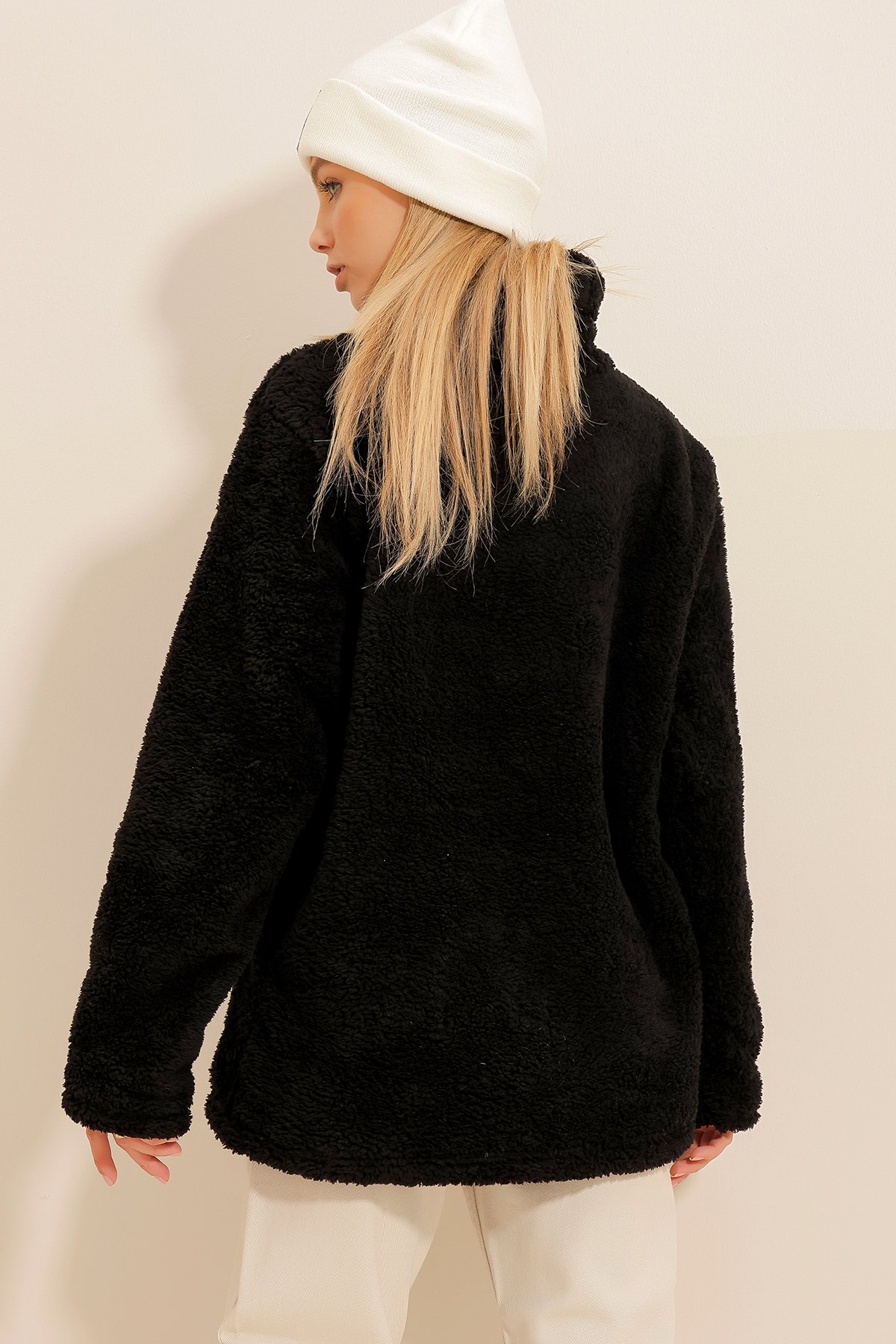 Dik Yaka Kanguru Cepli Peluş Sweatshirt - Siyah