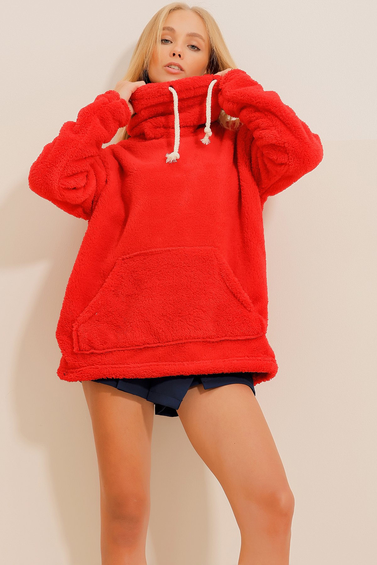 Dik Yaka Kanguru Cepli Peluş Sweatshirt - Kırmızı