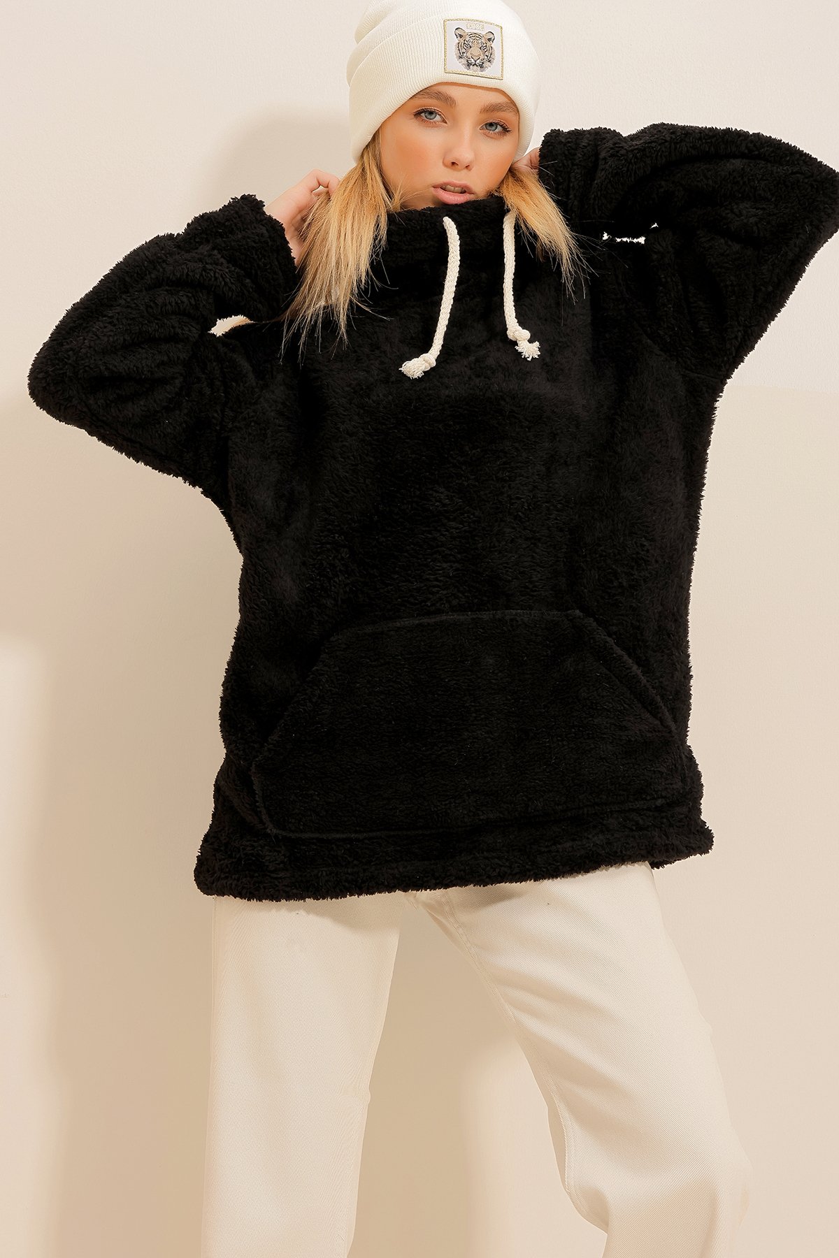 Dik Yaka Kanguru Cepli Peluş Sweatshirt - Siyah