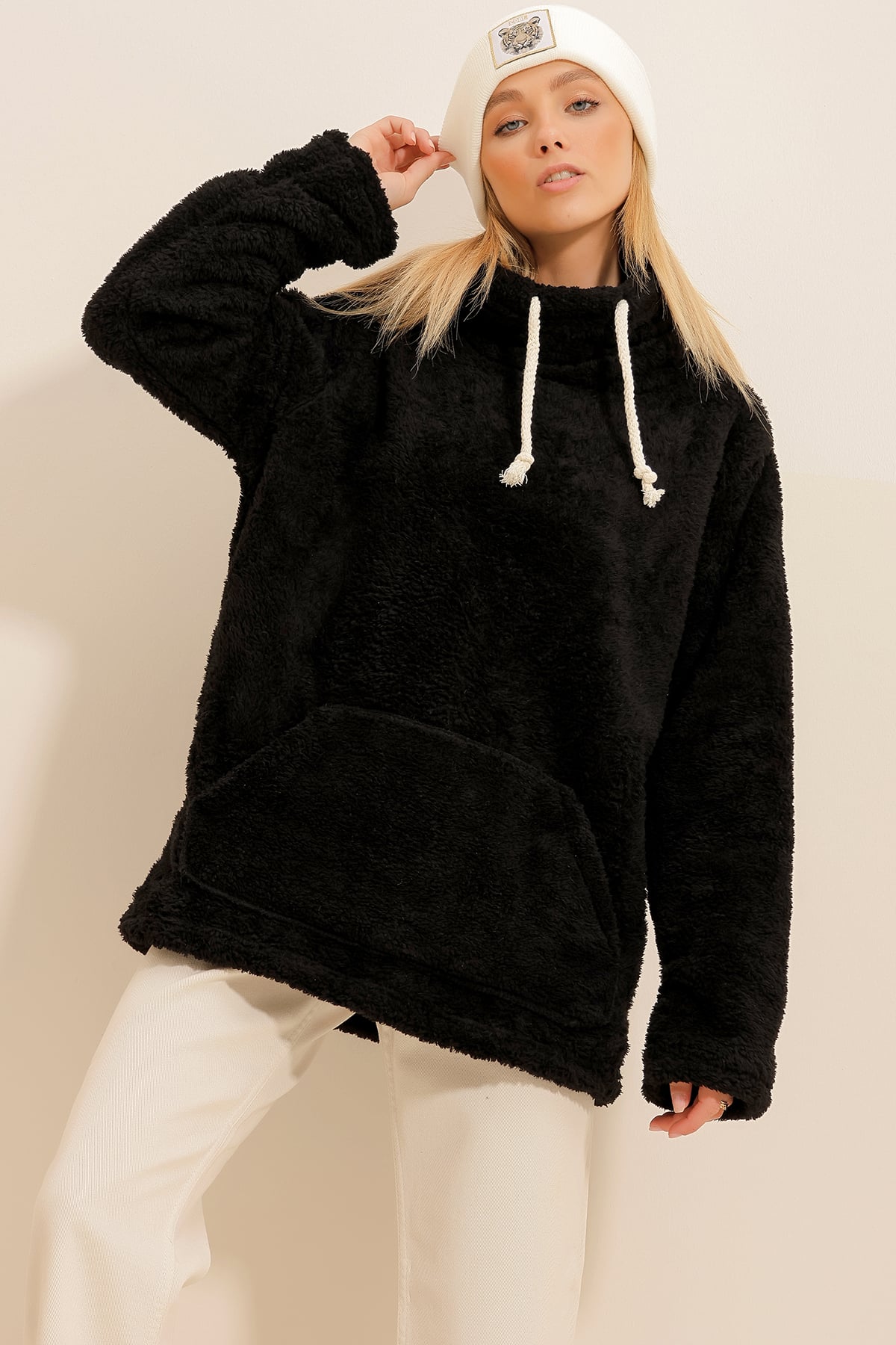 Dik Yaka Kanguru Cepli Peluş Sweatshirt - Siyah