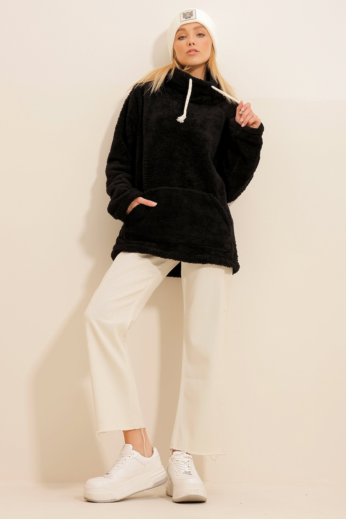 Dik Yaka Kanguru Cepli Peluş Sweatshirt - Siyah