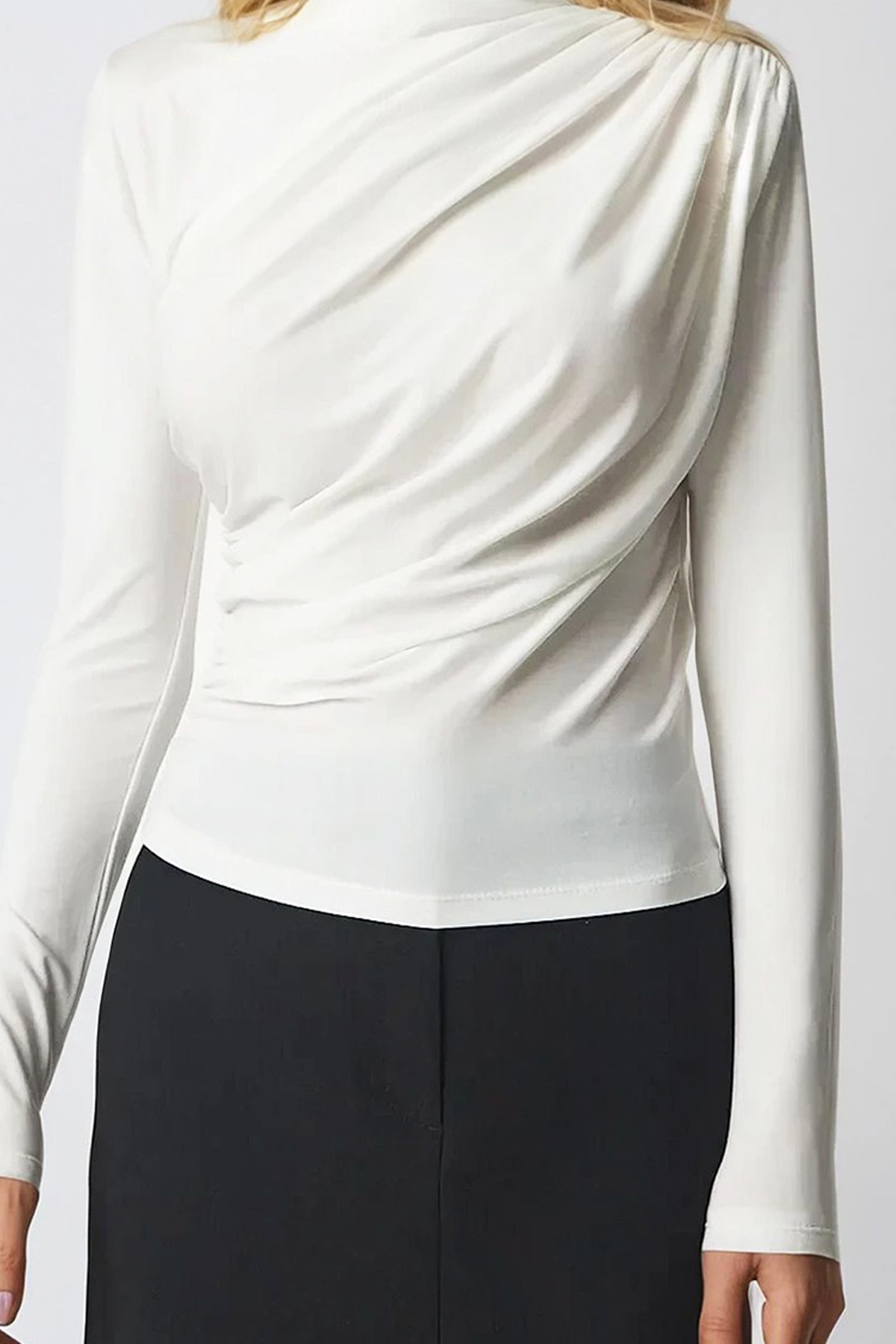Dik Yaka Omzu Drapeli Sandy Crop Bluz - Beyaz