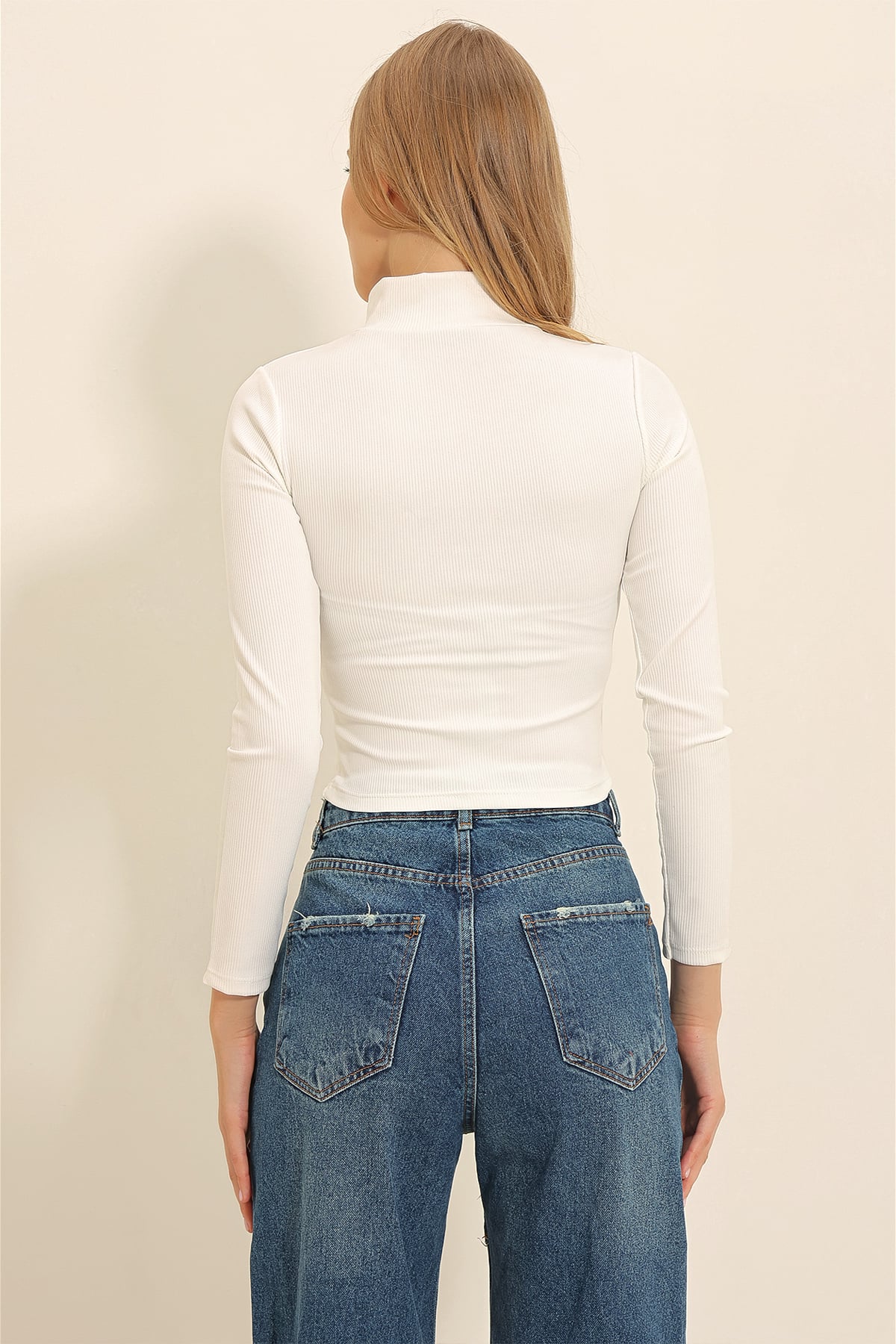 Dik Yaka Önü Fermuarlı Ottoban Crop Bluz - Beyaz