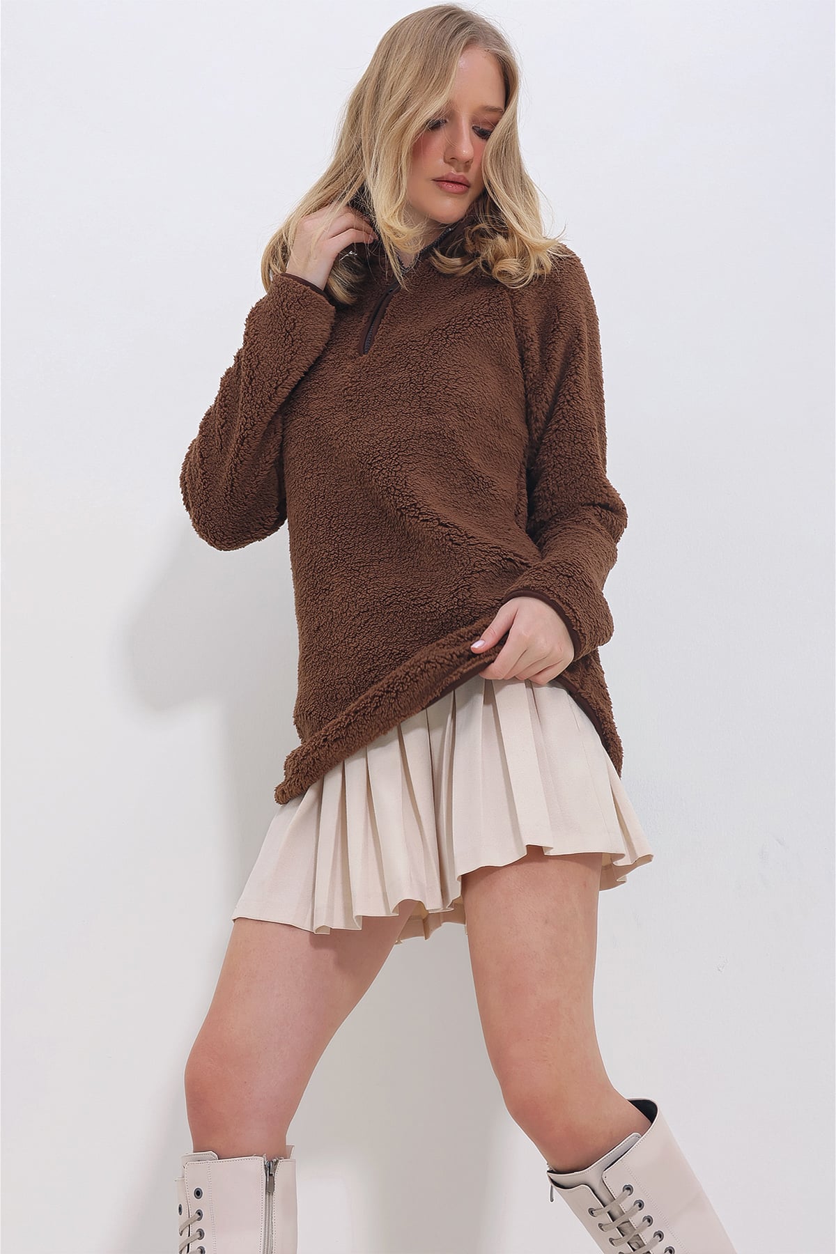 Dik Yaka Önü Fermuarlı Welsoft Peluş Sweatshirt - Kahve