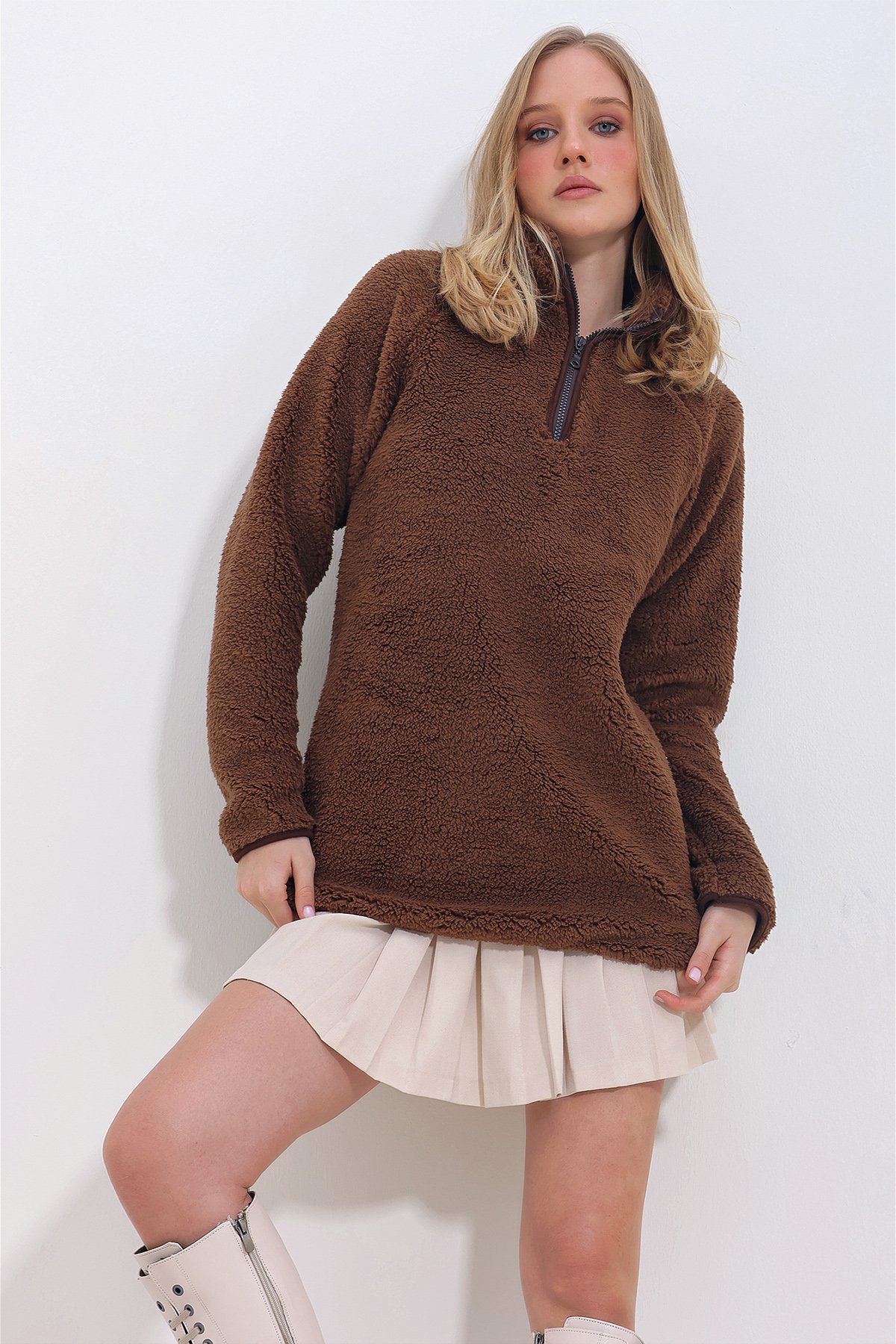 Dik Yaka Önü Fermuarlı Welsoft Peluş Sweatshirt - Kahve