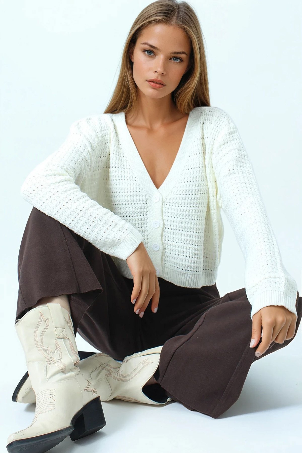 Dokulu Örgü Desenli Uzun Kollu Düğmeli Triko Hırka - EKRU