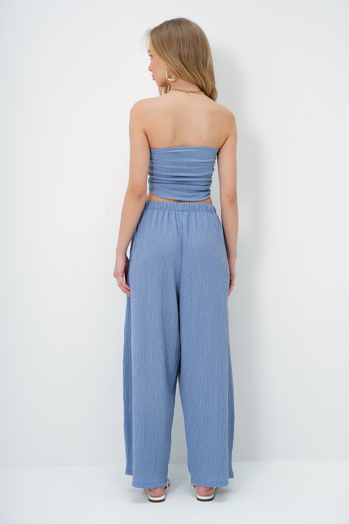 DOKULU YANLARI DRAPELİ STRAPLEZ CROP BLUZ VE PANTOLON TAKIM - MAVİ