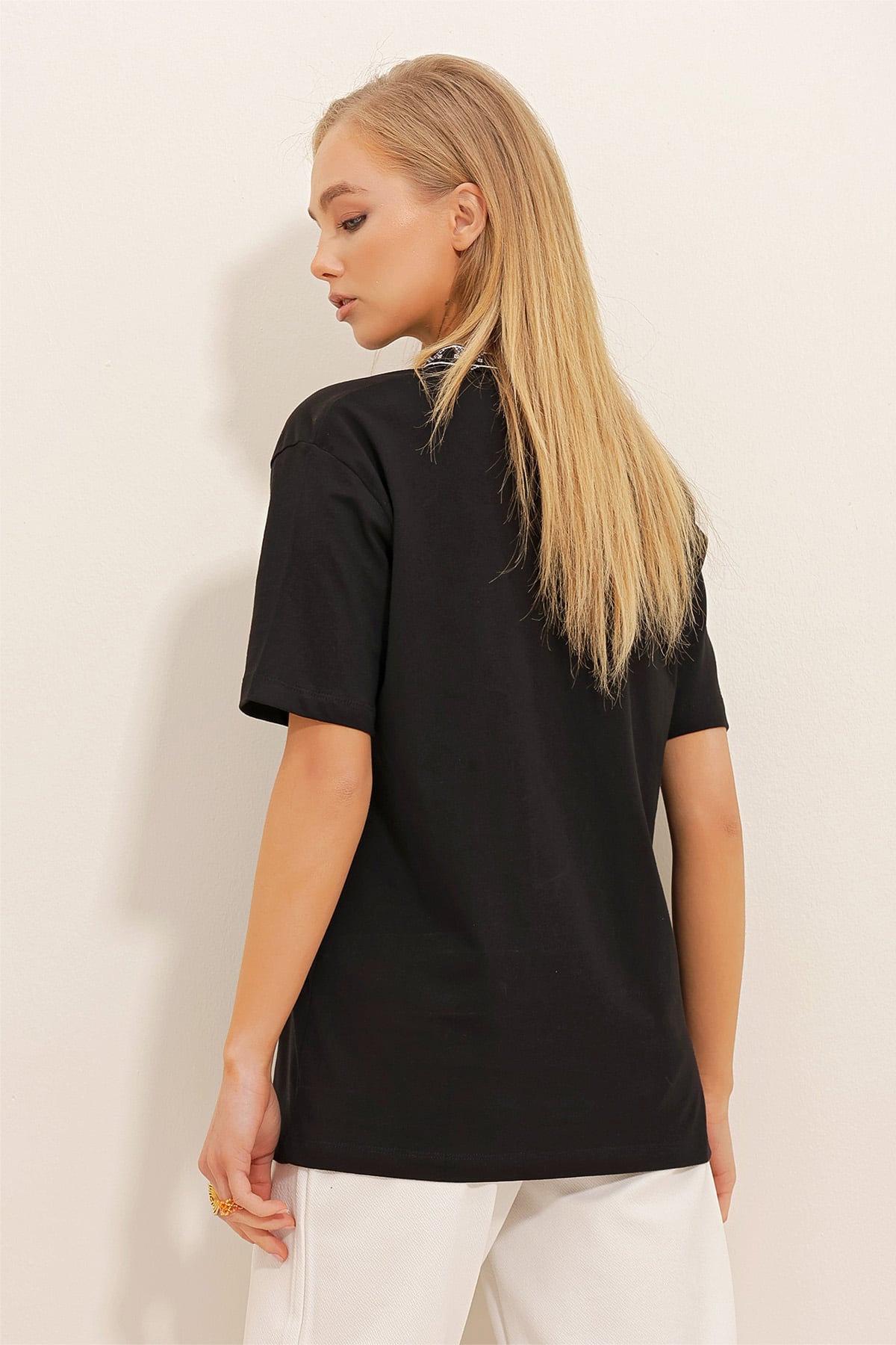 Etnik Nakışlı Püsküllü Örme Bluz - Siyah