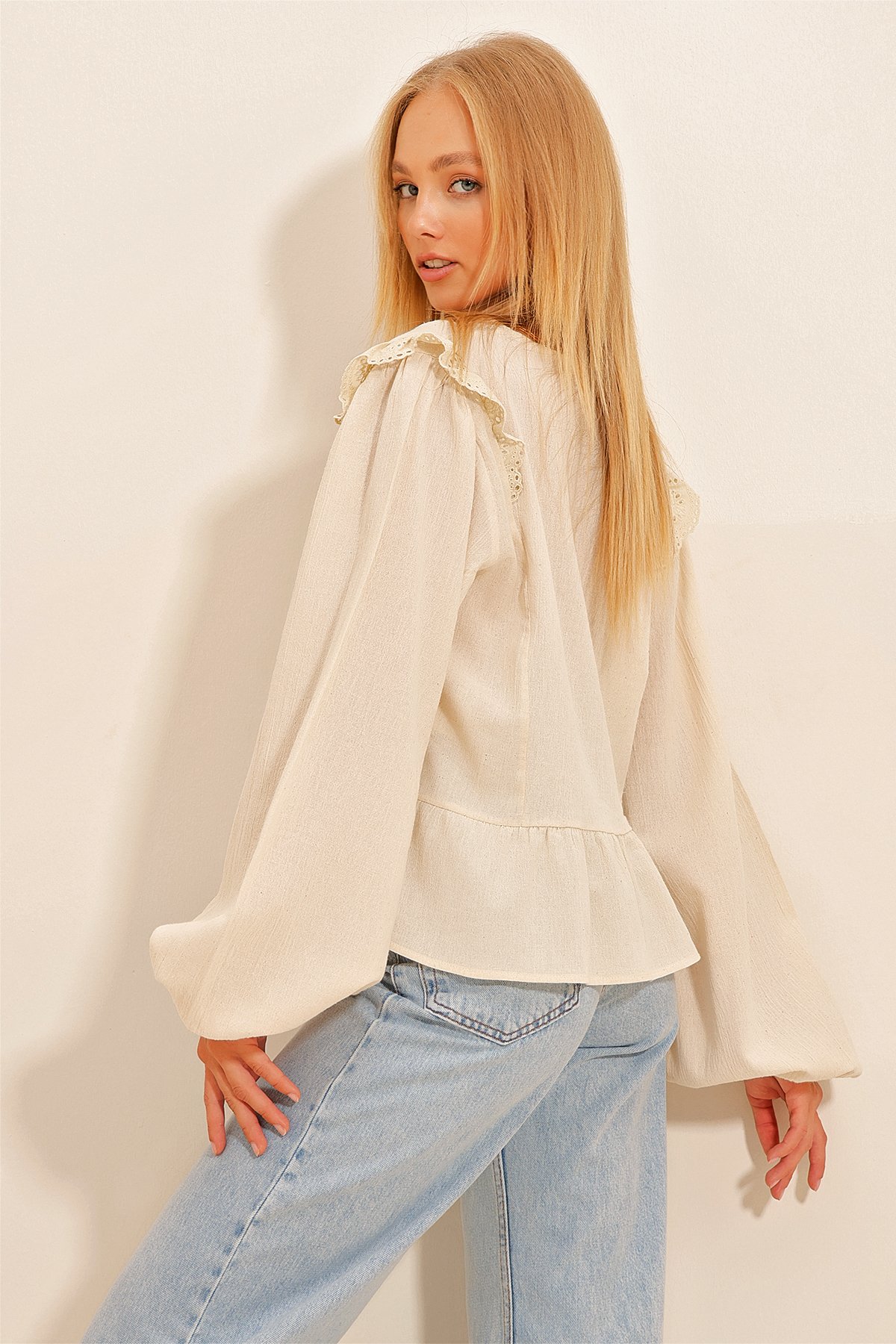 Fisto Nakış İşlemeli Dokuma Bluz - Bej