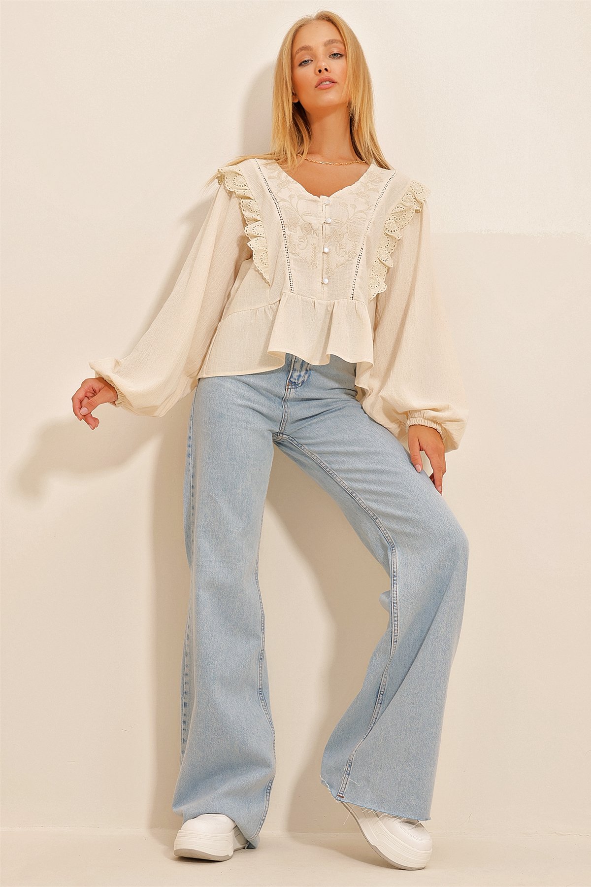 Fisto Nakış İşlemeli Dokuma Bluz - Bej