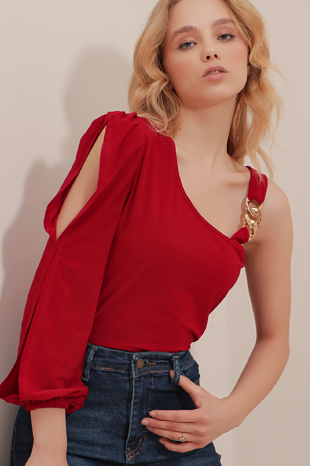 Gold Zincir Detaylı Tek Omuz Sandy Crop Bluz - Koyu Kırmızı