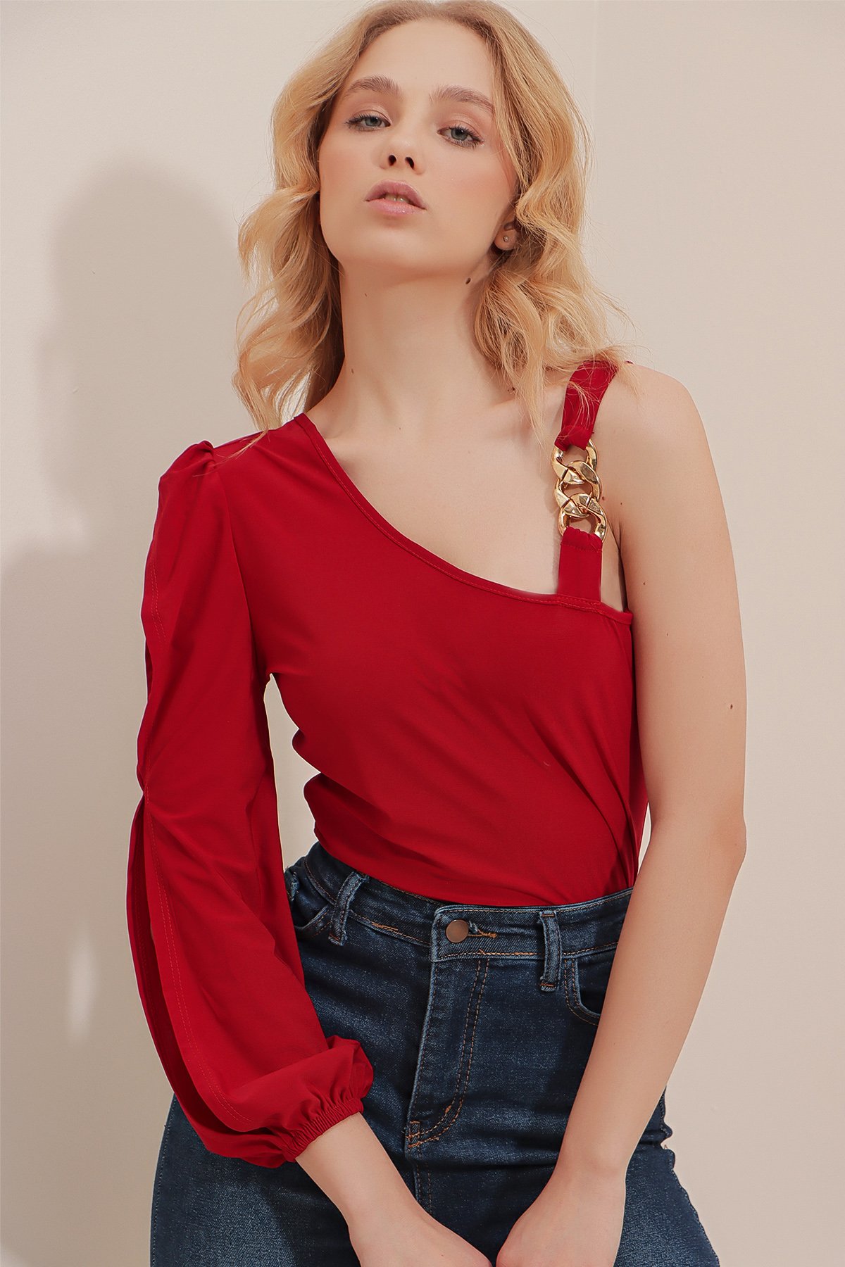 Gold Zincir Detaylı Tek Omuz Sandy Crop Bluz - Koyu Kırmızı