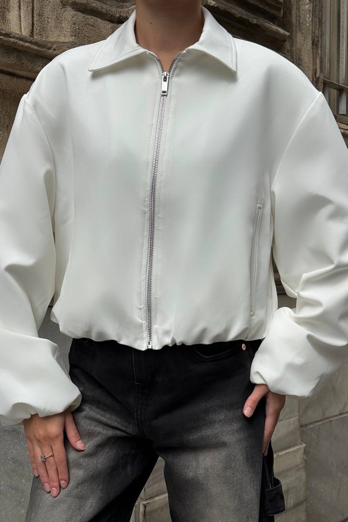Gömlek Yaka Beli Ve Kolları Lastikli Bomber Ceket - BEYAZ
