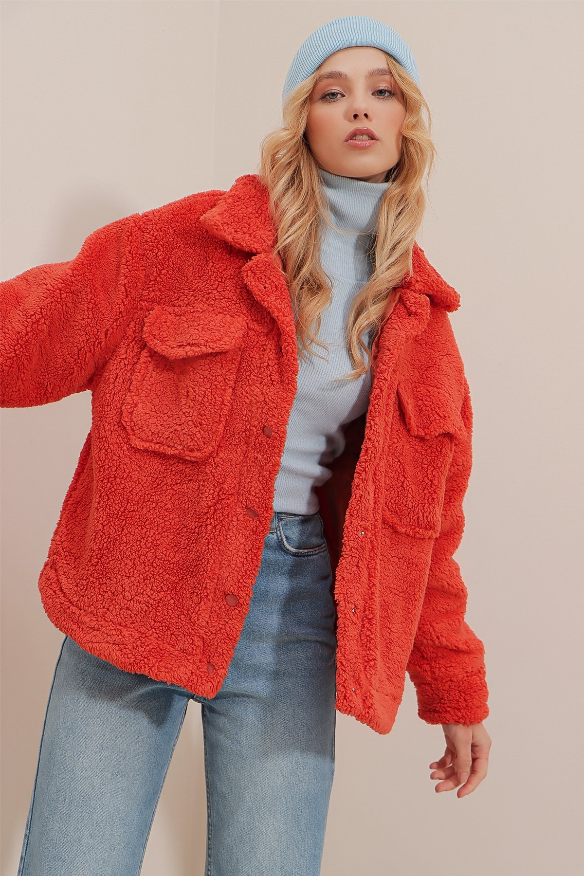Gömlek Yaka Çift Cepli Çıtçıt Kapamalı İçi Astarlı Oversize Peluş Mont - Turuncu