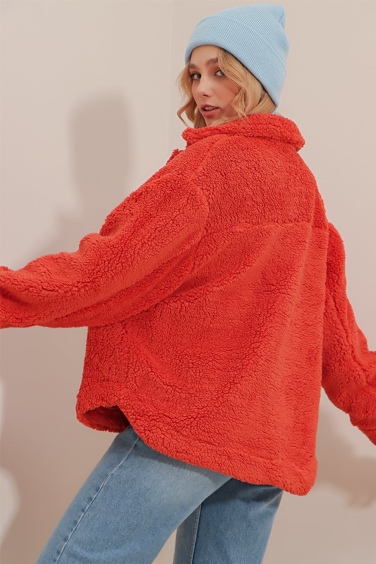 Gömlek Yaka Çift Cepli Çıtçıt Kapamalı İçi Astarlı Oversize Peluş Mont - Turuncu