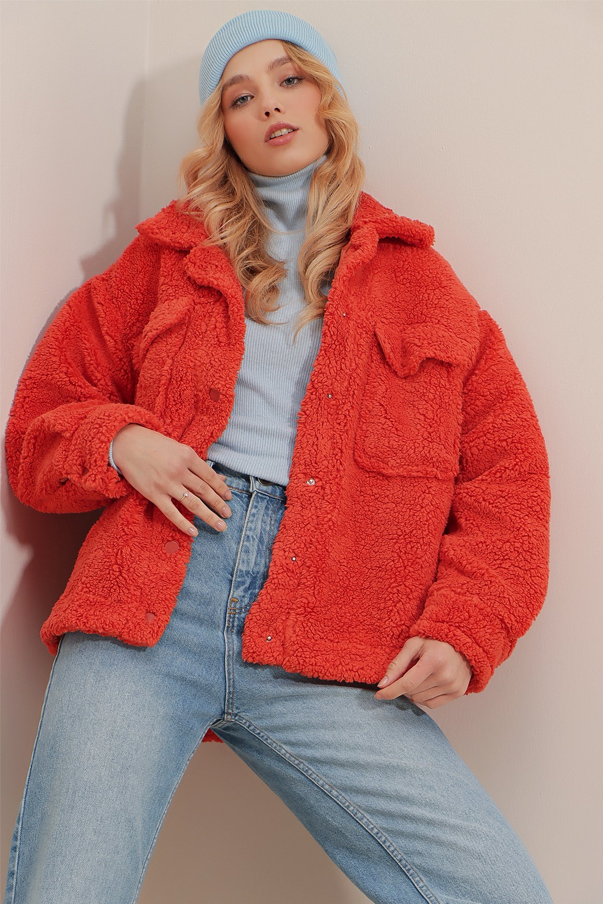 Gömlek Yaka Çift Cepli Çıtçıt Kapamalı İçi Astarlı Oversize Peluş Mont - Turuncu