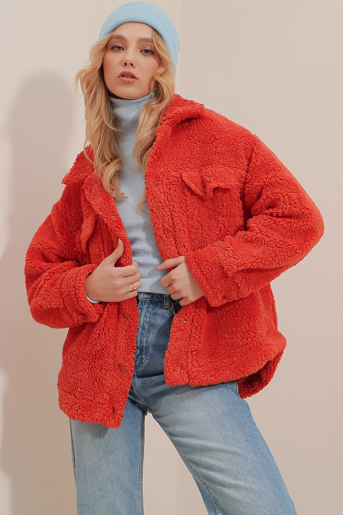 Gömlek Yaka Çift Cepli Çıtçıt Kapamalı İçi Astarlı Oversize Peluş Mont - Turuncu