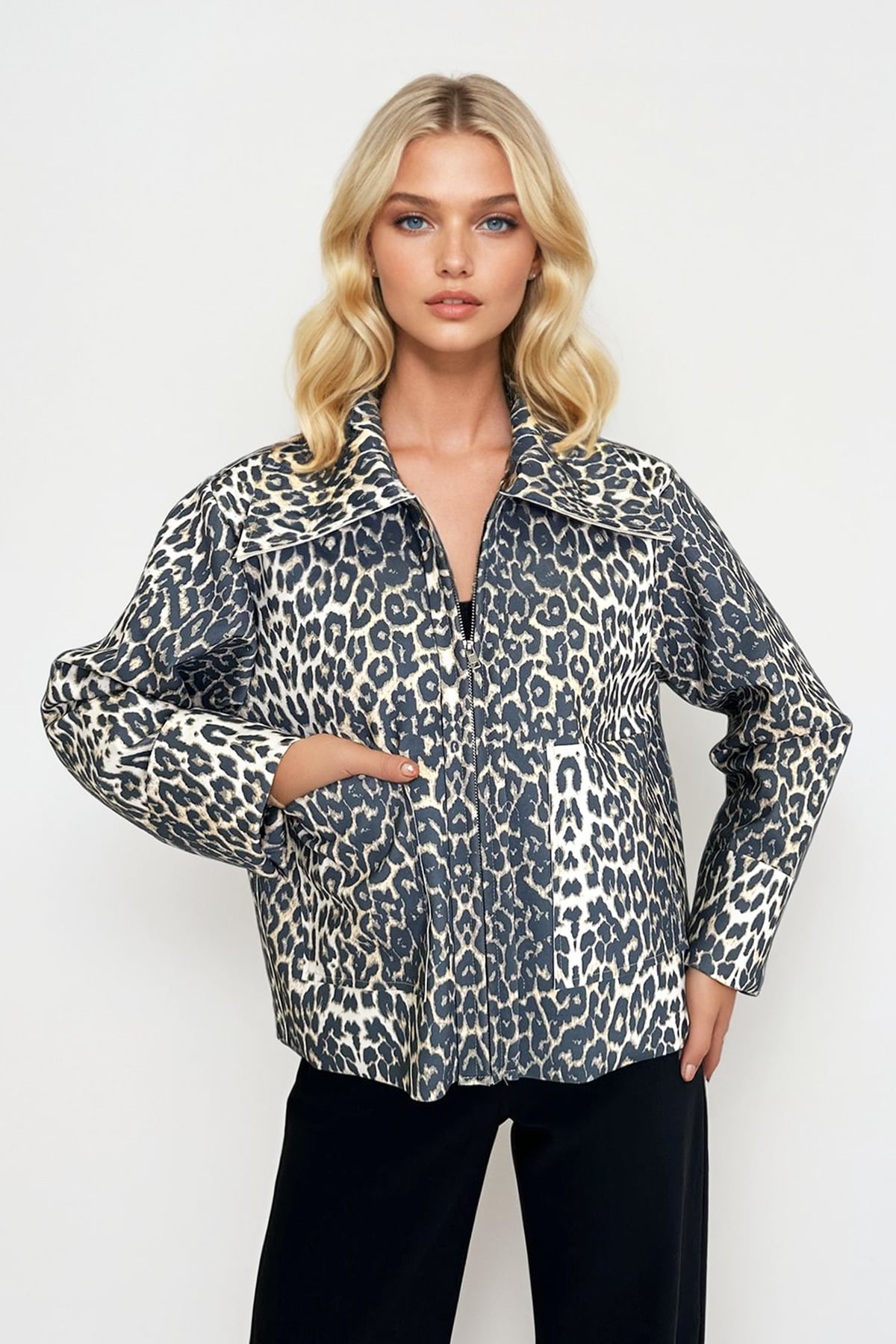 GÖMLEK YAKA ÇİFT CEPLİ DALGIÇ KUMAŞ LEOPAR DESENLİ CEKET - Leopar