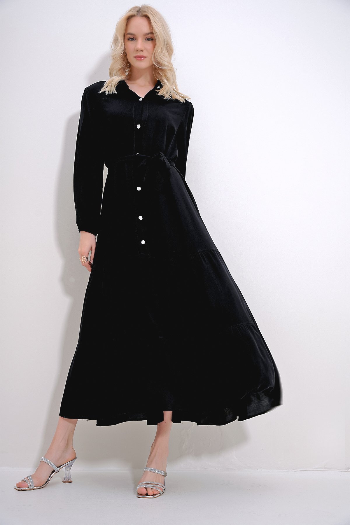Gömlek Yaka Taş Düğme Detaylı Eteği Fırfırlı Dokuma Viskon Elbise - SİYAH