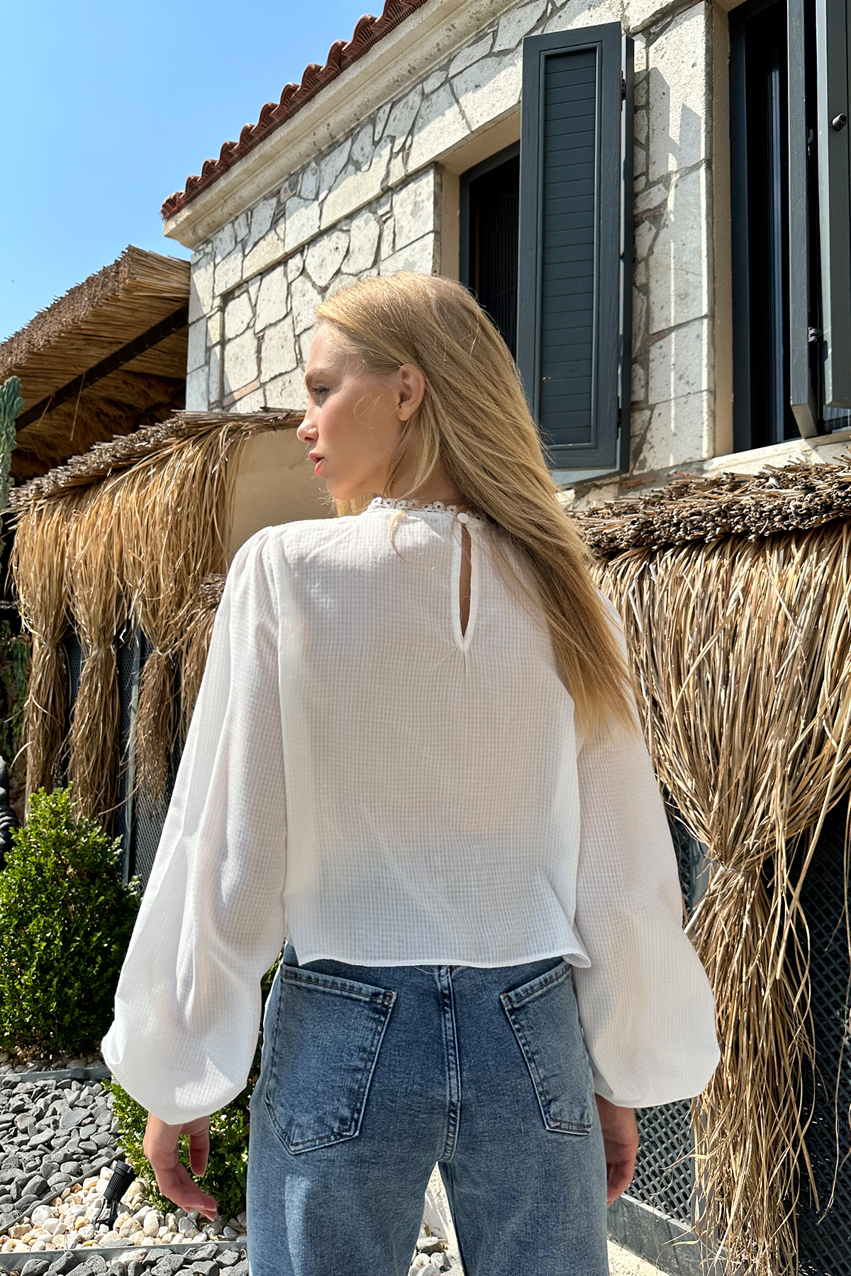 Güpür Detaylı İşlemeli Crop Bluz - Beyaz