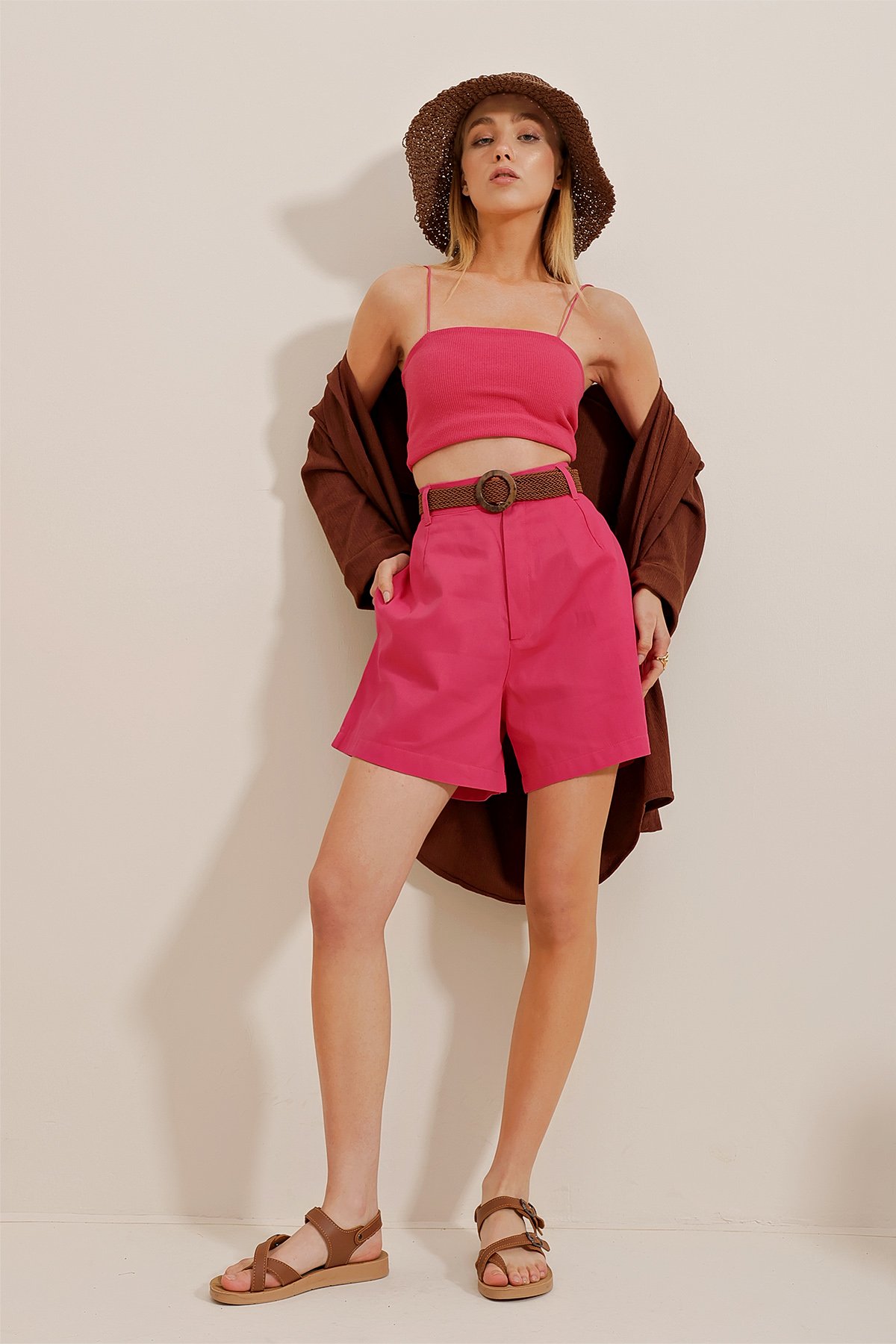 Hasır Örgü Kemerli Gabardin Şort - Pembe